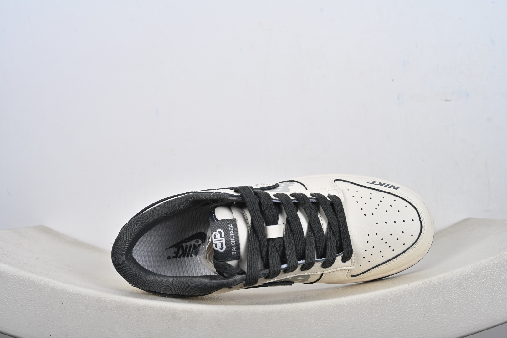 260 定制版 高端定制Nike SB Dunk Low “巴黎世家联名------白灰印花” 高端定制 低帮休闲板鞋 XD1588-246-Chinese UA Cheap High Quatity Brand Clothes Bags handbags Sneakers wholesale wholesaler seller from China Factory suppliers Fashion Clothing Shoes best Quality Beautiful Price 260 定制版 高端定制Nike SB Dunk Low “巴黎世家联名------白灰印花” 高端定制 低帮休闲板鞋 XD1588-246