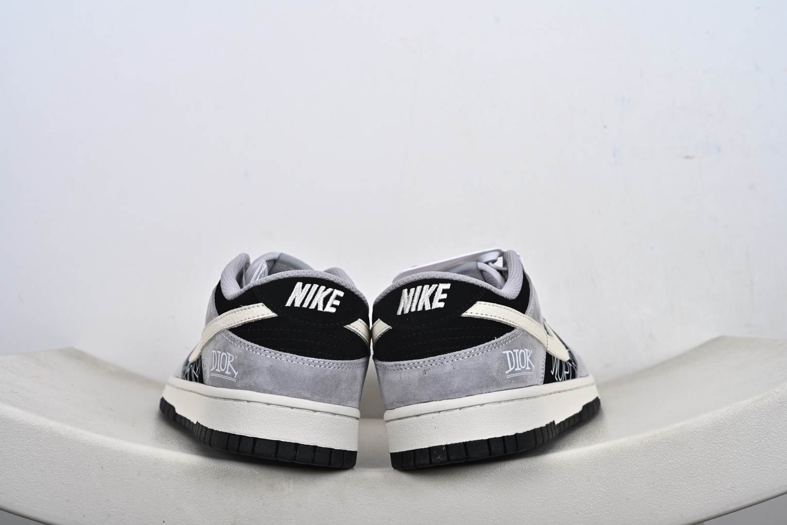 260 Nike SB Dunk Low Dior联名 纯 DN3168-021