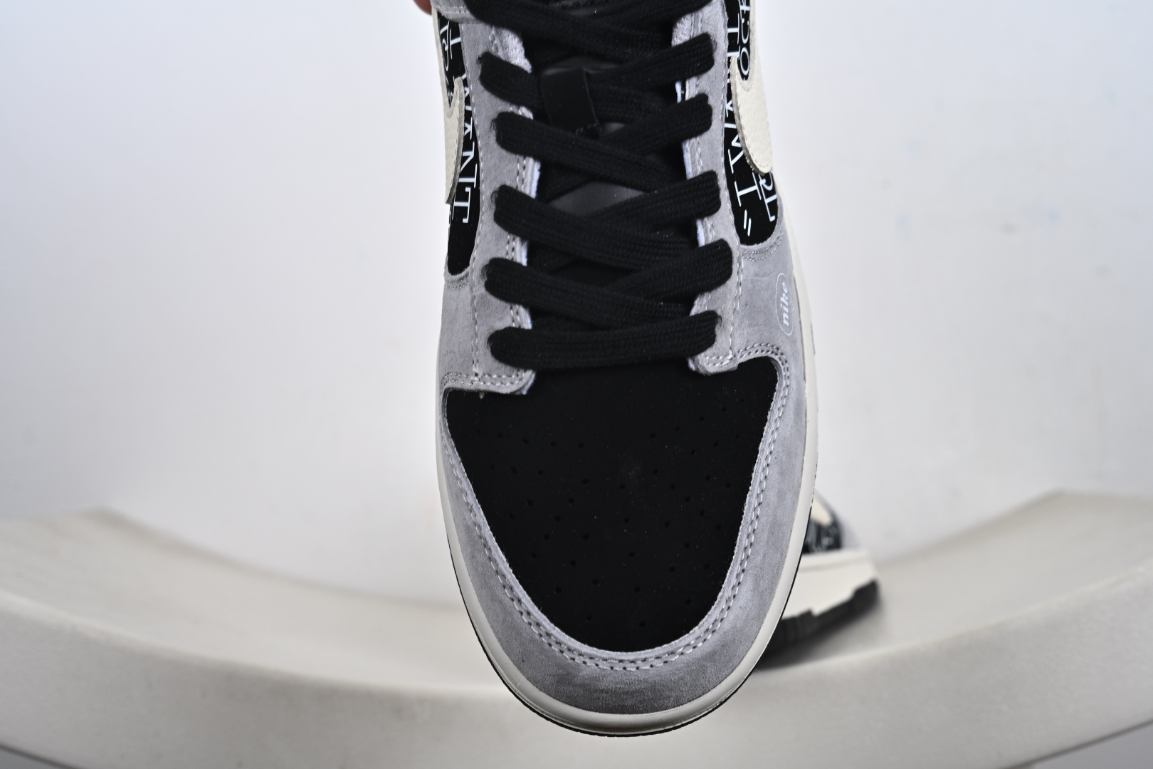 260 Nike SB Dunk Low Dior联名 纯 DN3168-021