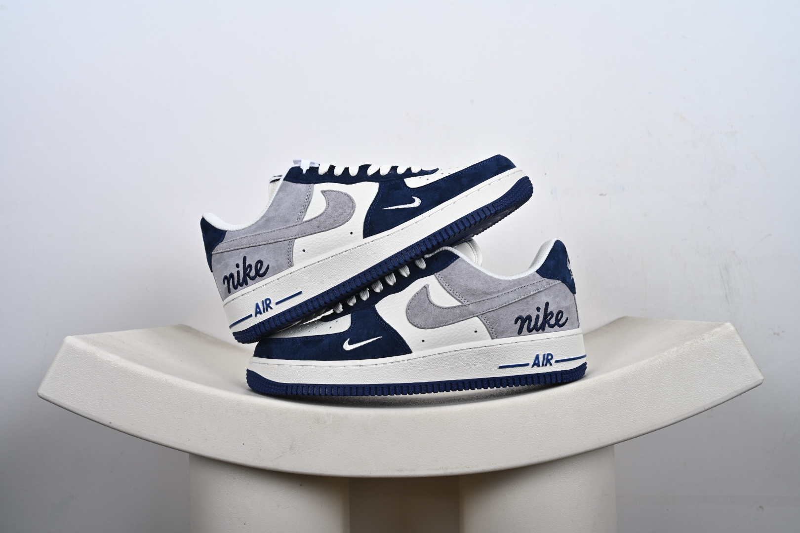 定制版 Nike Air Force 1’07 Low 白灰蓝拼接 空军一号低帮休闲板鞋 HM3703-161 定制版 Nike Air Force 1’07 Low 白灰蓝拼接 空军一号低帮休闲板鞋 HM3703-161