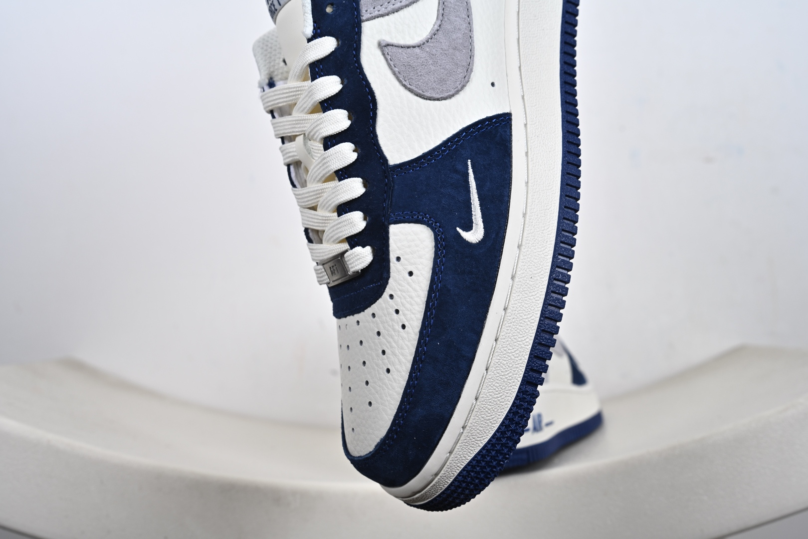 定制版 Nike Air Force 1'07 Low 白灰蓝拼接 空军一号低帮休闲板鞋 HM3703-161 定制版 Nike Air Force 1'07 Low 白灰蓝拼接 空军一号低帮休闲板鞋 HM3703-161