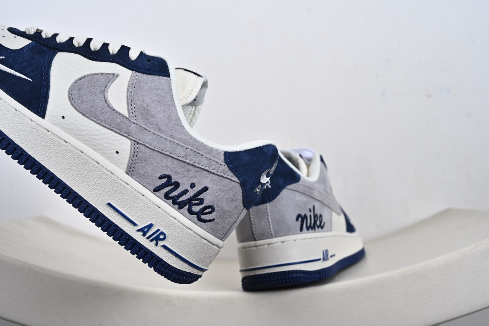 定制版 Nike Air Force 1'07 Low 白灰蓝拼接 空军一号低帮休闲板鞋 HM3703-161 定制版 Nike Air Force 1'07 Low 白灰蓝拼接 空军一号低帮休闲板鞋 HM3703-161
