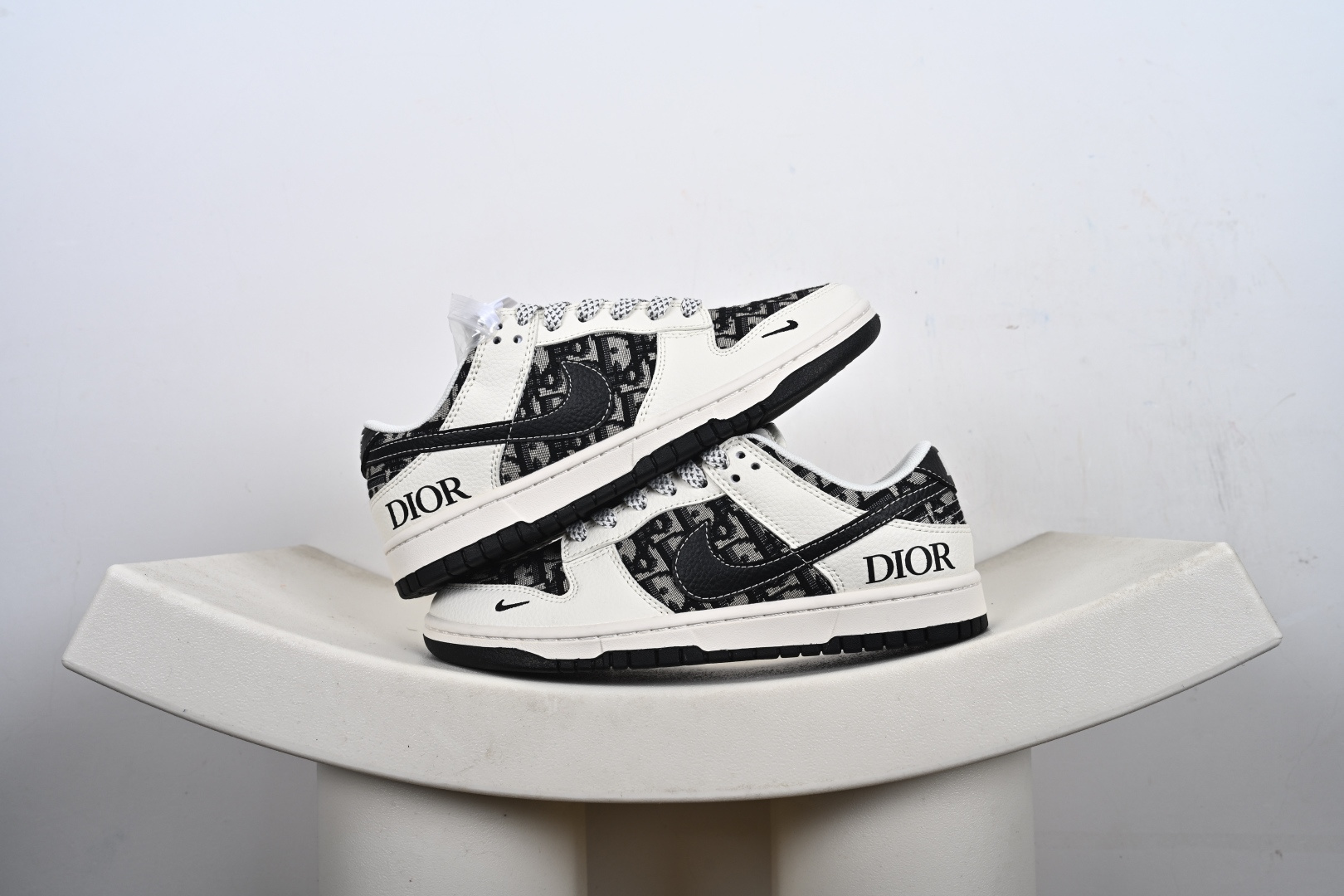 定制版Nike SB Dunk Low 高定端制 低休帮闲板鞋 HS1239-007