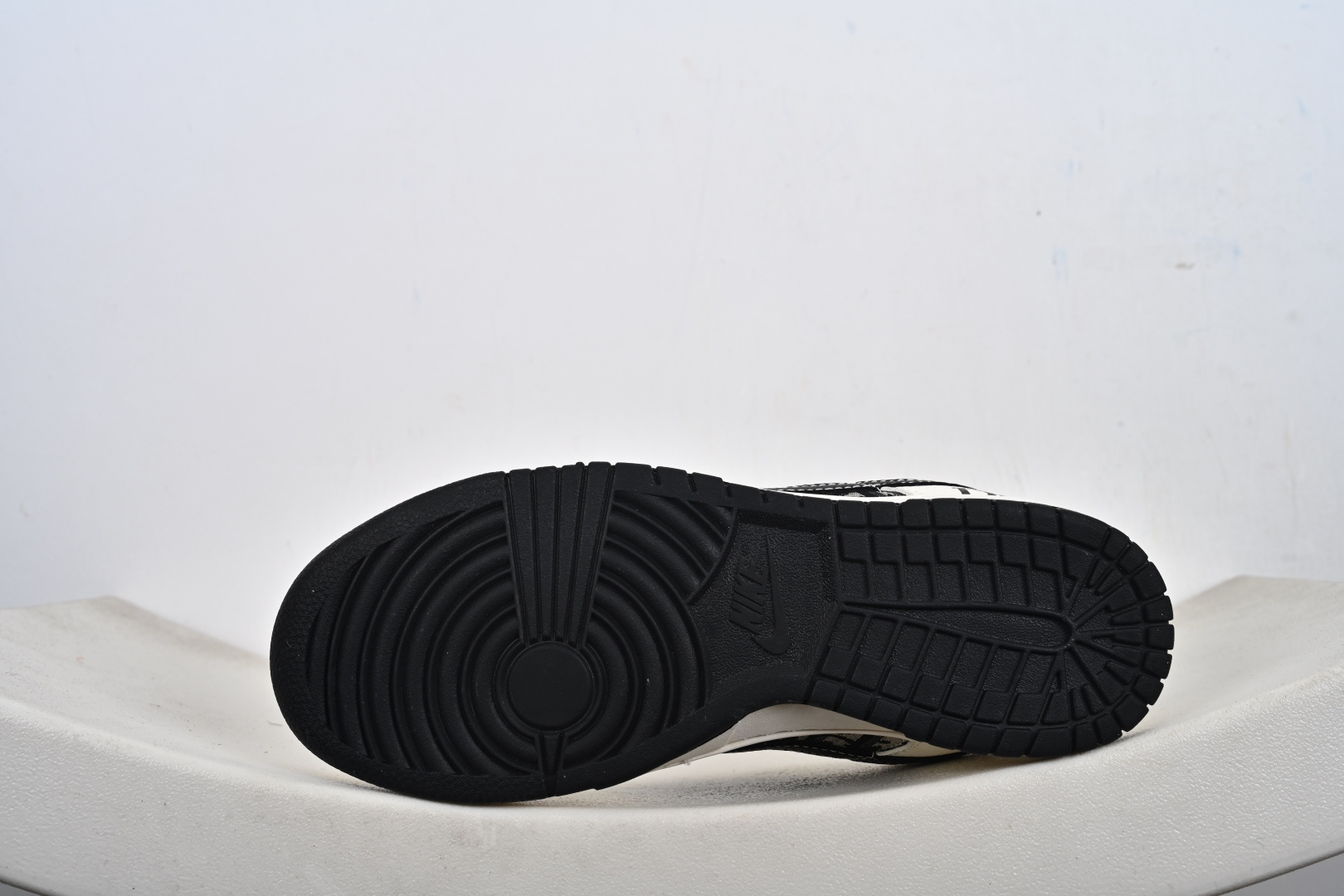 定制版Nike SB Dunk Low 高定端制 低休帮闲板鞋 HS1239-007