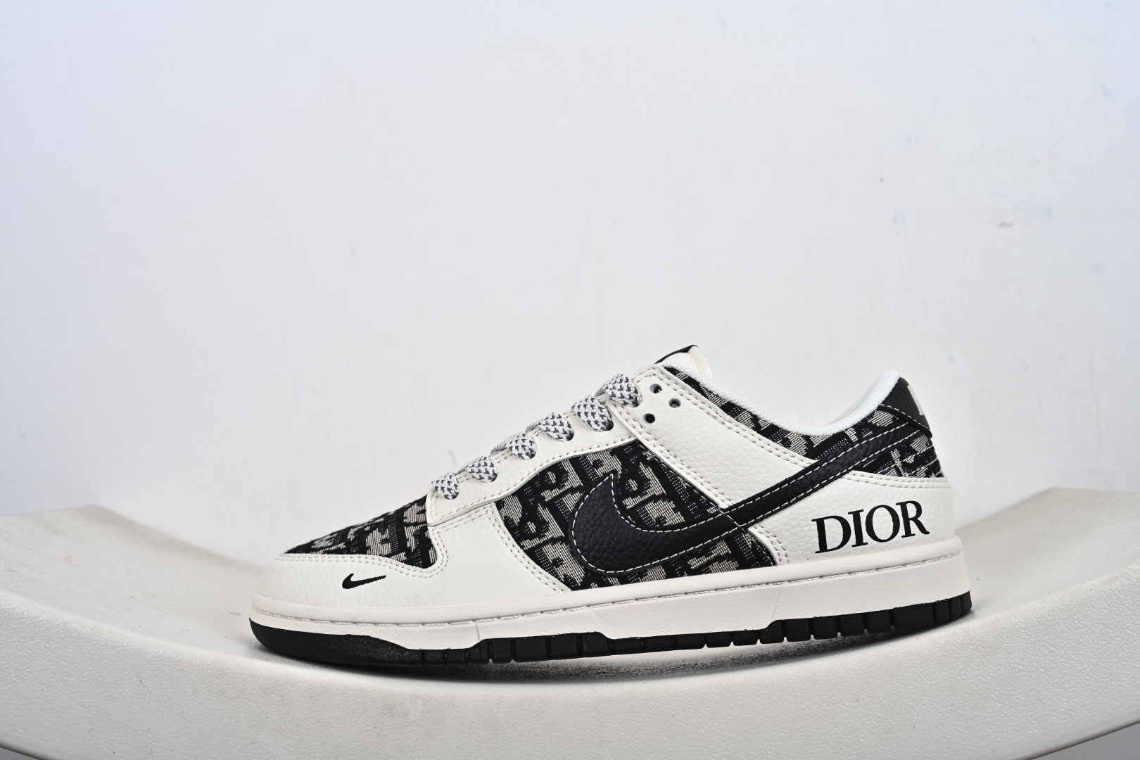 定制版Nike SB Dunk Low 高定端制 低休帮闲板鞋 HS1239-007