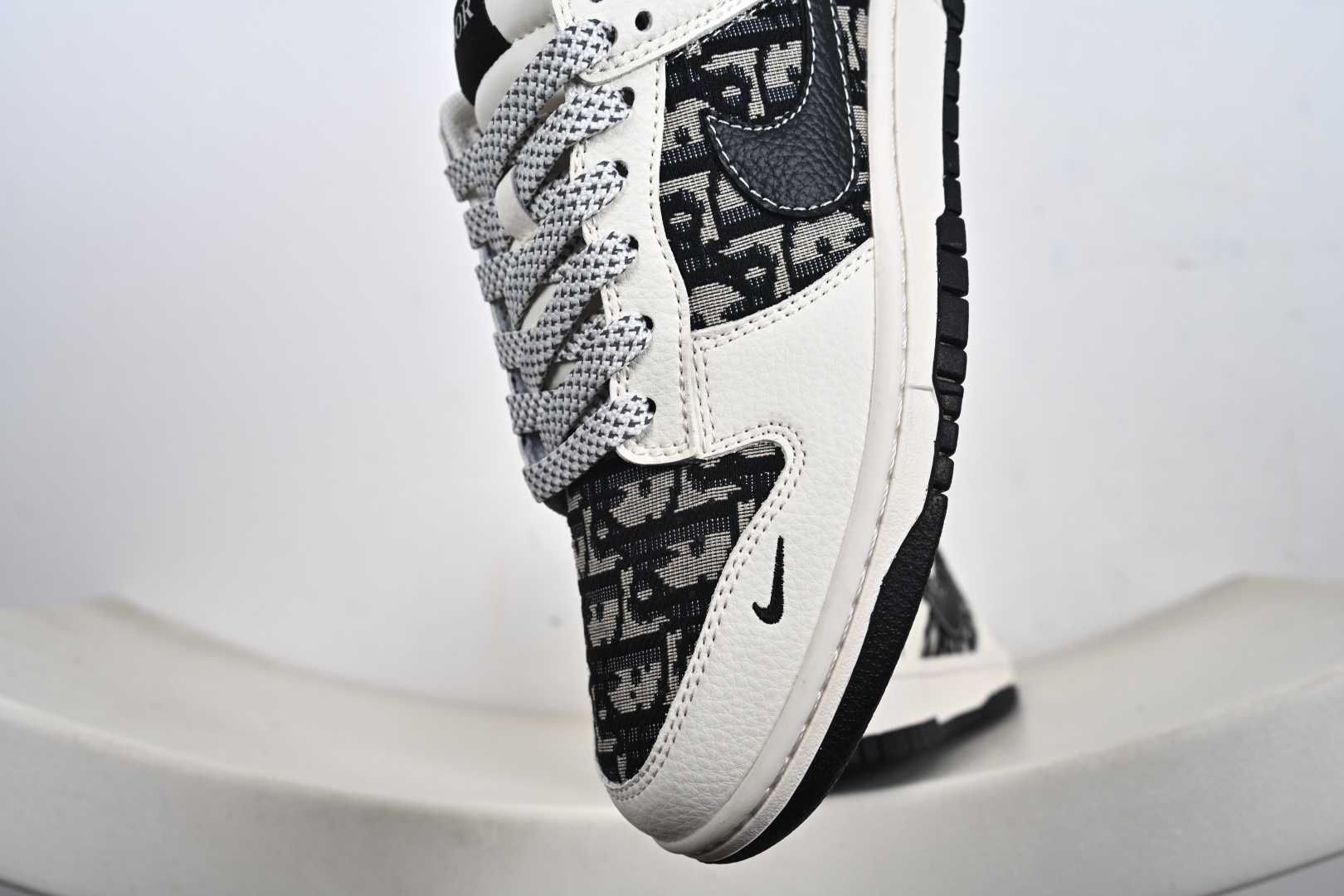 定制版Nike SB Dunk Low 高定端制 低休帮闲板鞋 HS1239-007