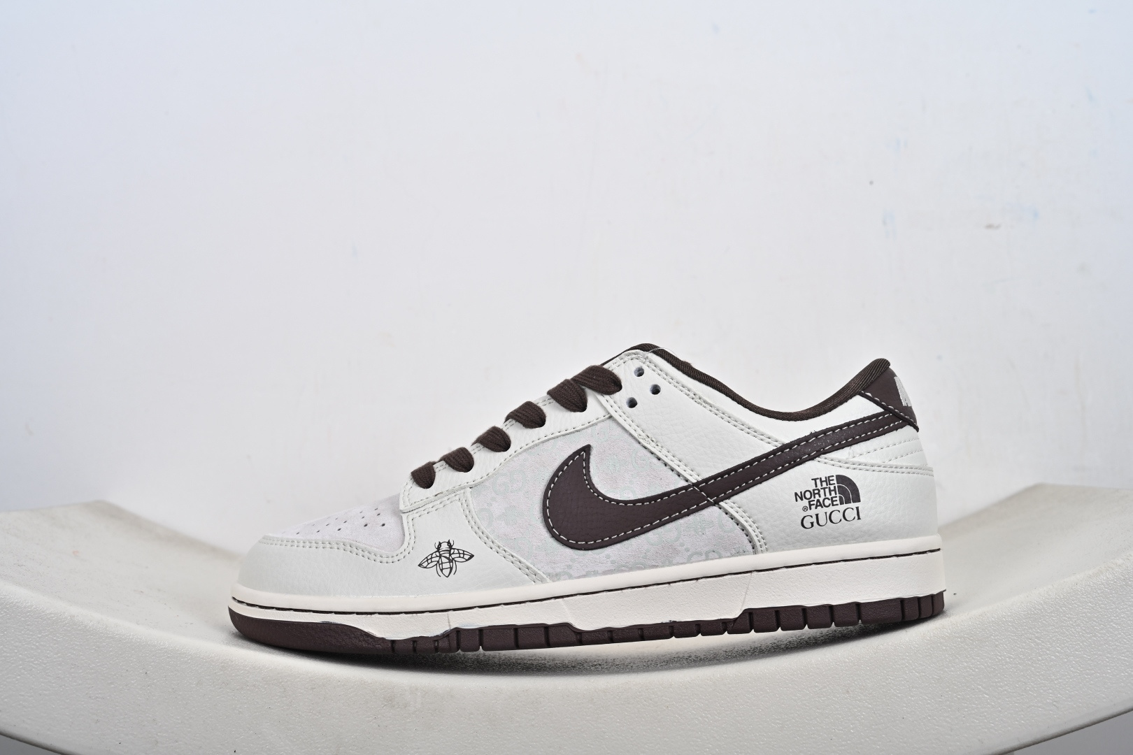 定制版Nike SB Dunk Low 高定端制 低休帮闲板鞋 HS2506-239 定制版Nike SB Dunk Low 高定端制 低休帮闲板鞋 HS2506-239