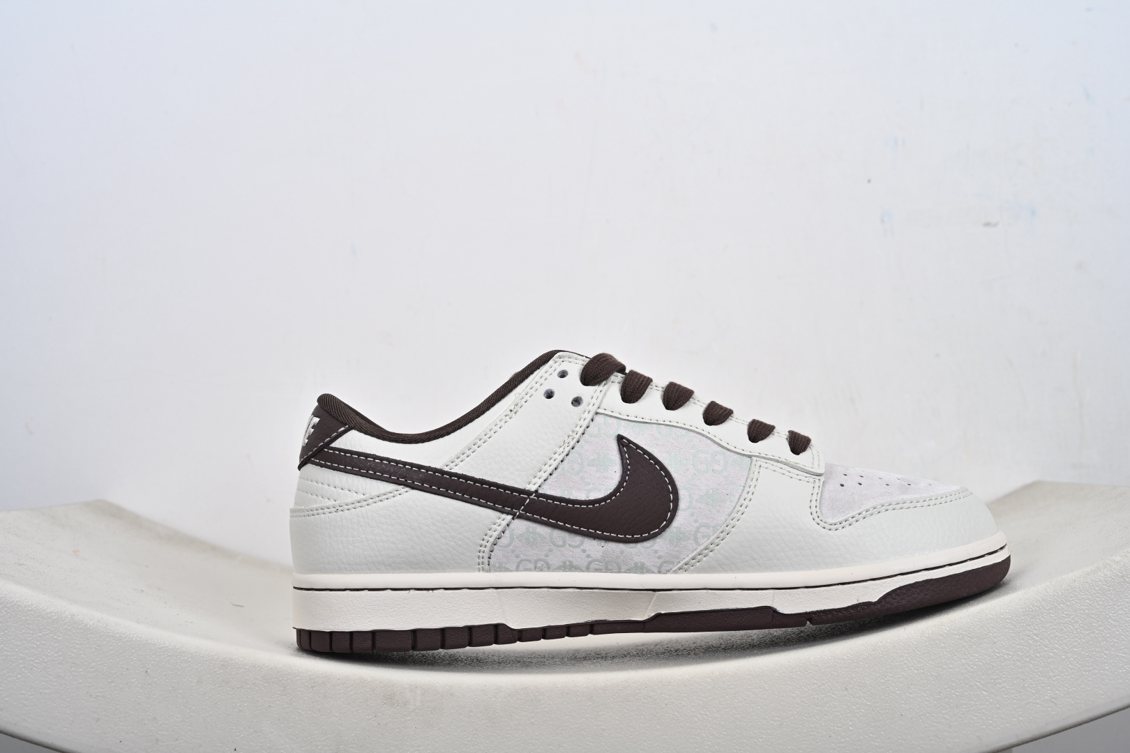 定制版Nike SB Dunk Low 高定端制 低休帮闲板鞋 HS2506-239 定制版Nike SB Dunk Low 高定端制 低休帮闲板鞋 HS2506-239