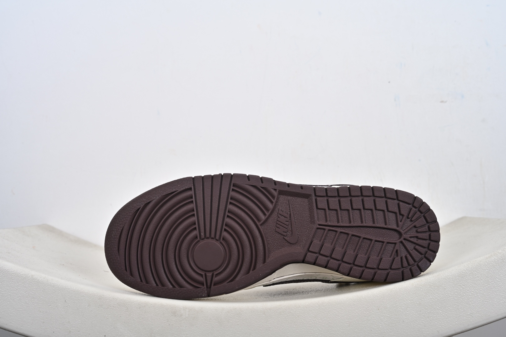 定制版Nike SB Dunk Low 高定端制 低休帮闲板鞋 HS2506-239 定制版Nike SB Dunk Low 高定端制 低休帮闲板鞋 HS2506-239