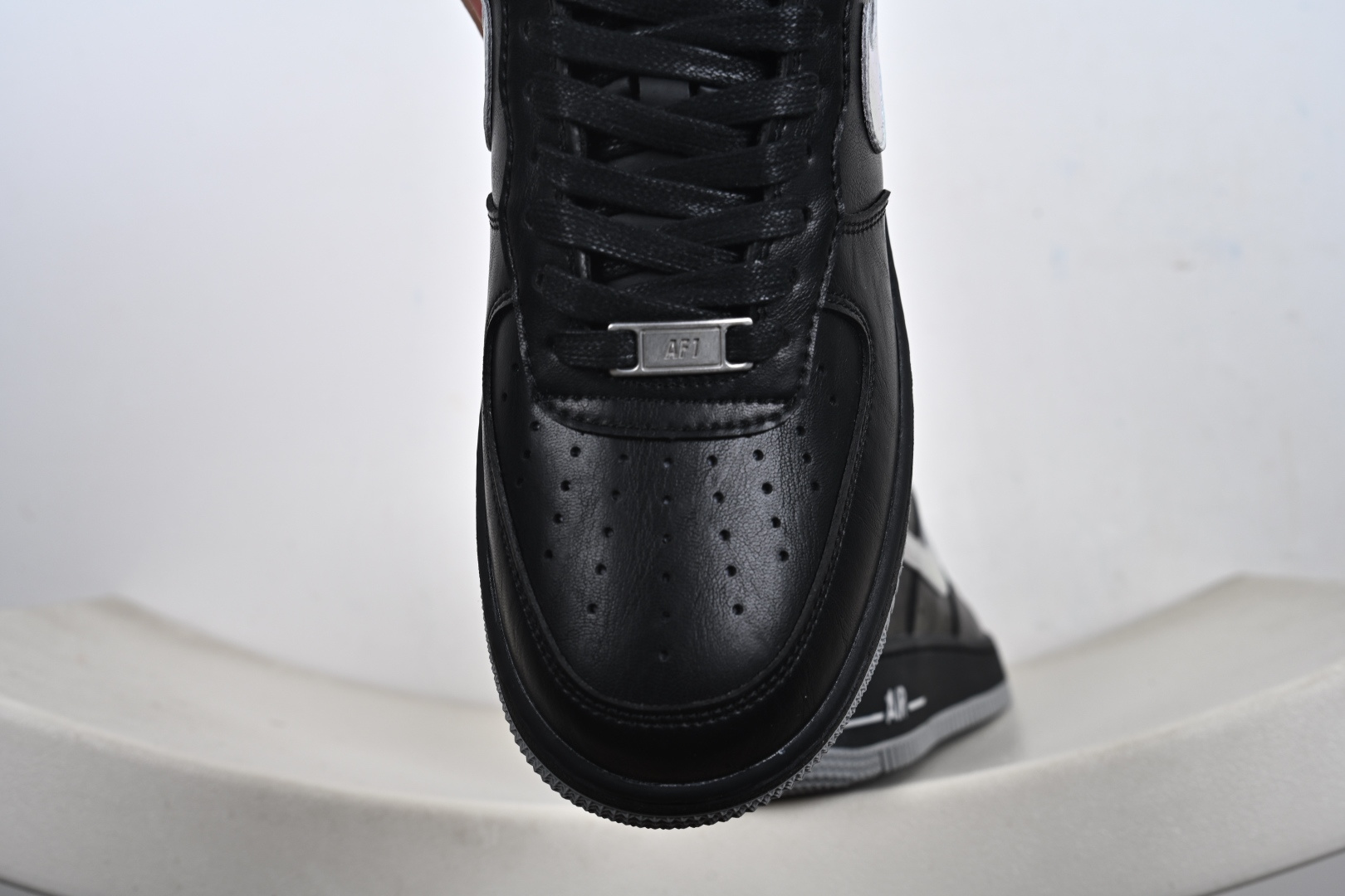 定制版 Nike Air Force 1 '07 Low 空军一号低帮运动板鞋 镭射黑灰 FZ0627-010 定制版 Nike Air Force 1 '07 Low 空军一号低帮运动板鞋 镭射黑灰 FZ0627-010