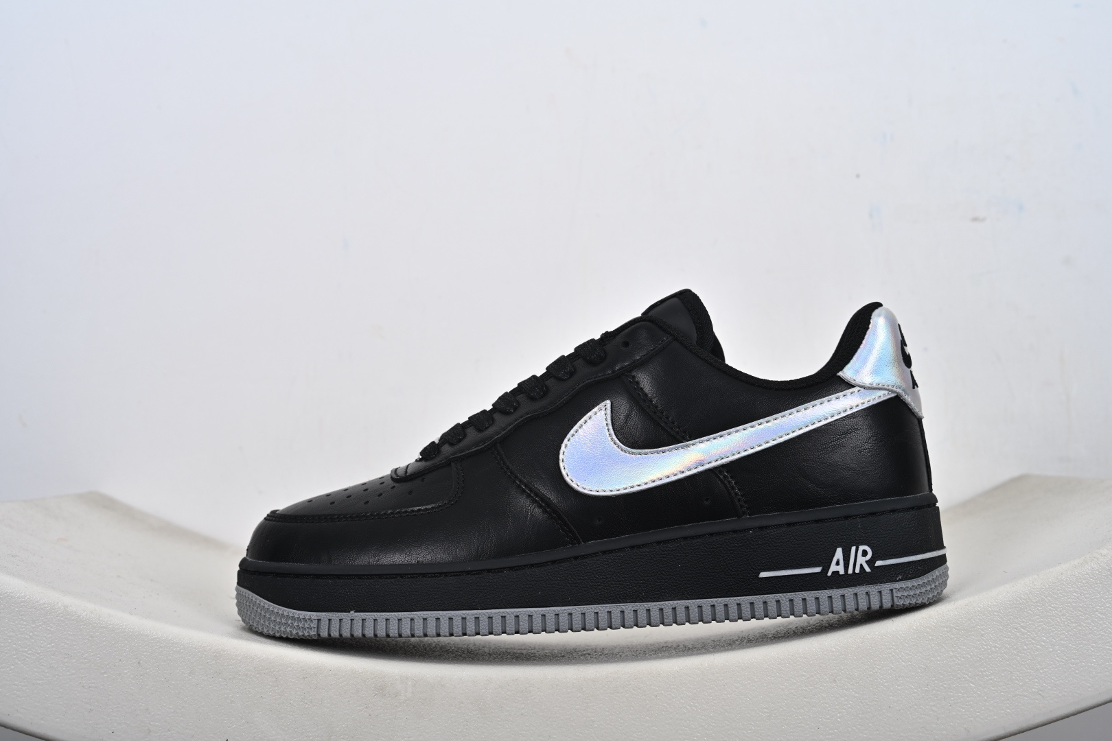 定制版 Nike Air Force 1 '07 Low 空军一号低帮运动板鞋 镭射黑灰 FZ0627-010 定制版 Nike Air Force 1 '07 Low 空军一号低帮运动板鞋 镭射黑灰 FZ0627-010