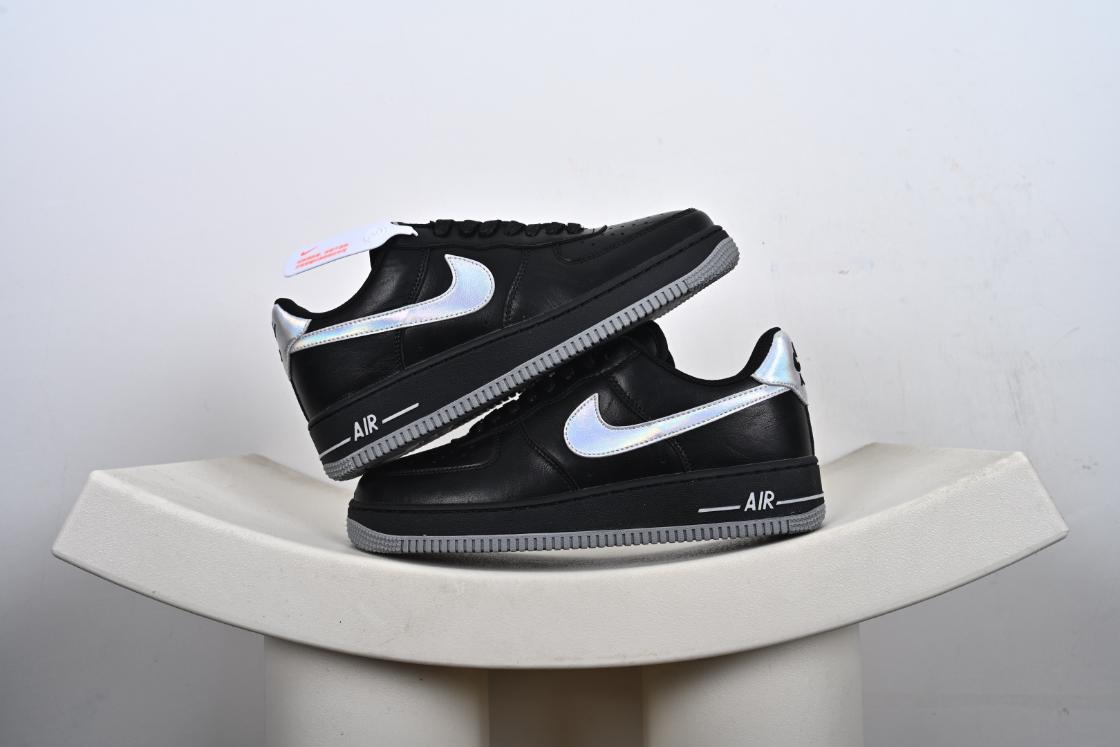 定制版 Nike Air Force 1 ’07 Low 空军一号低帮运动板鞋 镭射黑灰 FZ0627-010 定制版 Nike Air Force 1 ’07 Low 空军一号低帮运动板鞋 镭射黑灰 FZ0627-010