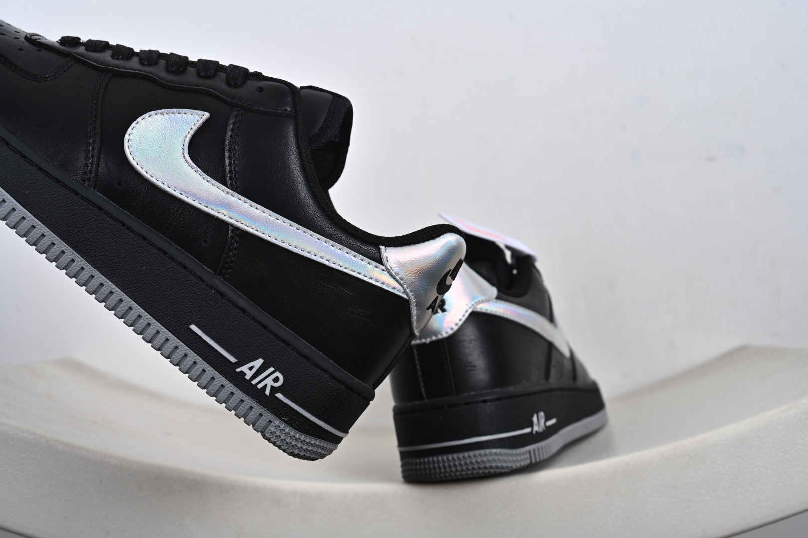 定制版 Nike Air Force 1 '07 Low 空军一号低帮运动板鞋 镭射黑灰 FZ0627-010 定制版 Nike Air Force 1 '07 Low 空军一号低帮运动板鞋 镭射黑灰 FZ0627-010