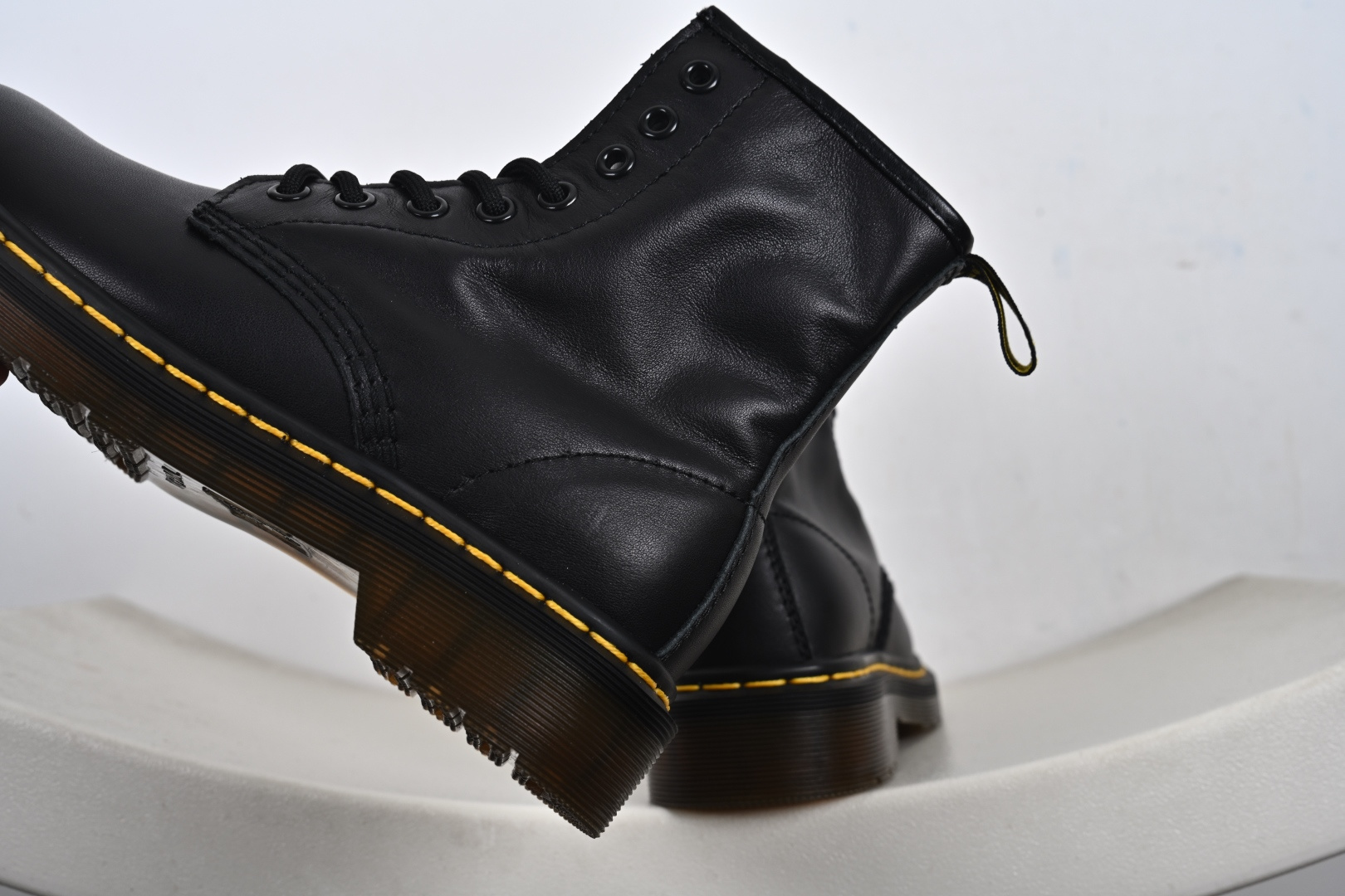 Dr.Martens 马汀博士经典款 马丁靴系列 哑光面 黑色硬皮 R11822202 Dr.Martens 马汀博士经典款 马丁靴系列 哑光面 黑色硬皮 R11822202