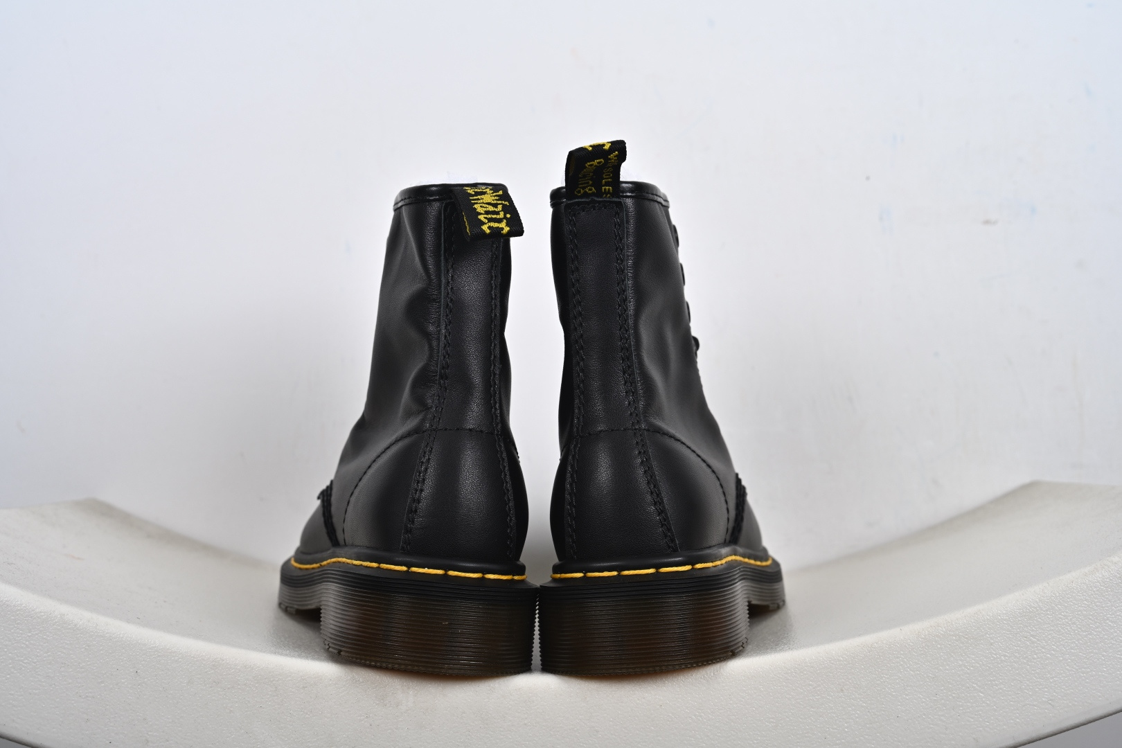 Dr.Martens 马汀博士经典款 马丁靴系列 哑光面 黑色硬皮 R11822202 Dr.Martens 马汀博士经典款 马丁靴系列 哑光面 黑色硬皮 R11822202