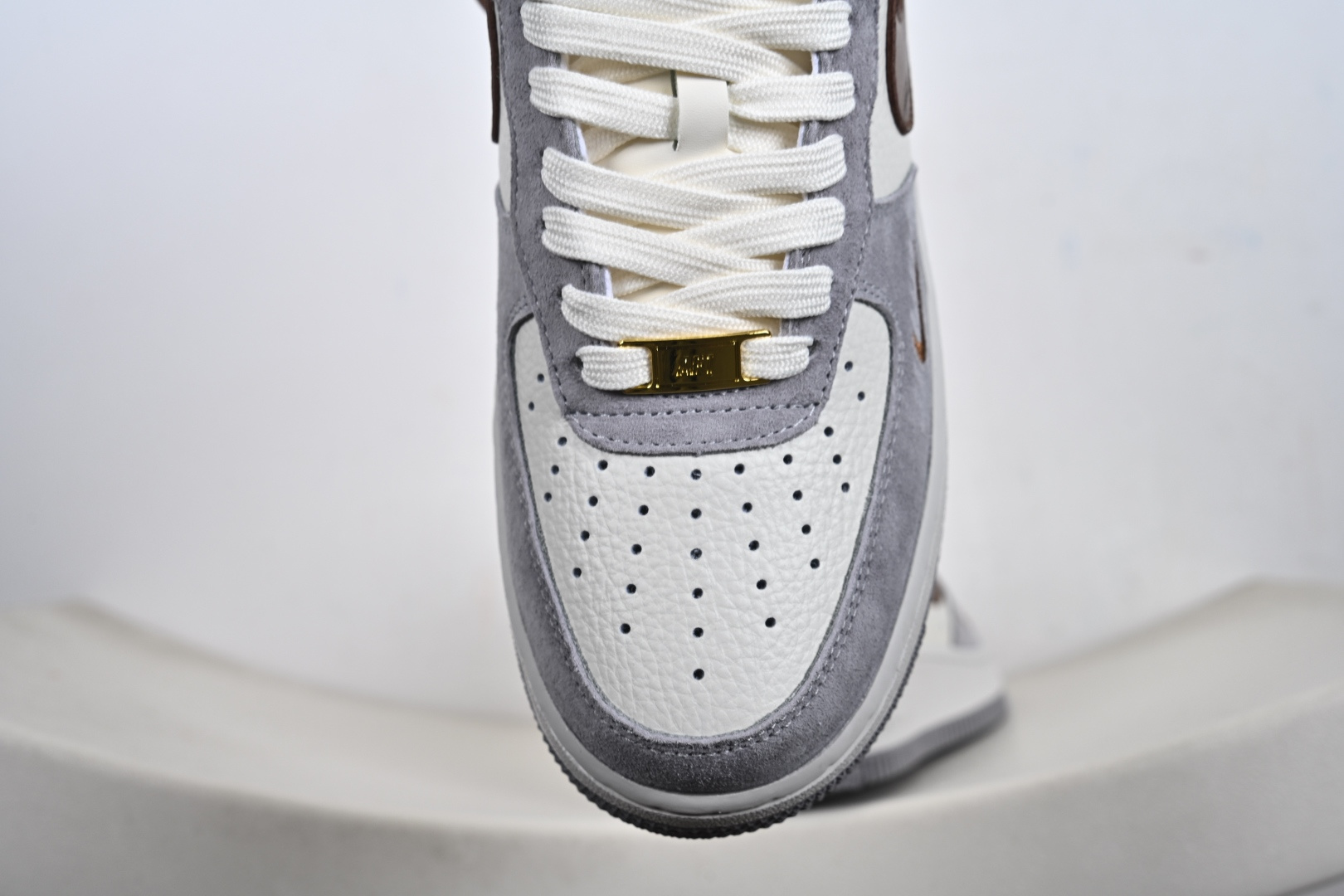 240 定制版 Nk Air Force 1 '07 Low 奶白灰金 空军一号低帮 运动鞋 休闲鞋 DV5477-007-Chinese UA Cheap High Quatity Brand Clothes Bags handbags Sneakers wholesale wholesaler seller from China Factory suppliers Fashion Clothing Shoes best Quality Beautiful Price 240 定制版 Nk Air Force 1 '07 Low 奶白灰金 空军一号低帮 运动鞋 休闲鞋 DV5477-007