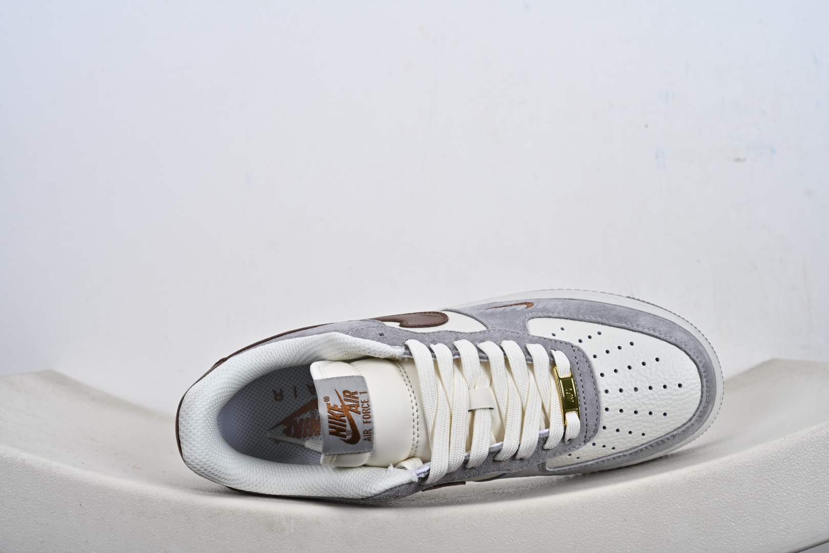 240 定制版 Nk Air Force 1 '07 Low 奶白灰金 空军一号低帮 运动鞋 休闲鞋 DV5477-007-Chinese UA Cheap High Quatity Brand Clothes Bags handbags Sneakers wholesale wholesaler seller from China Factory suppliers Fashion Clothing Shoes best Quality Beautiful Price 240 定制版 Nk Air Force 1 '07 Low 奶白灰金 空军一号低帮 运动鞋 休闲鞋 DV5477-007