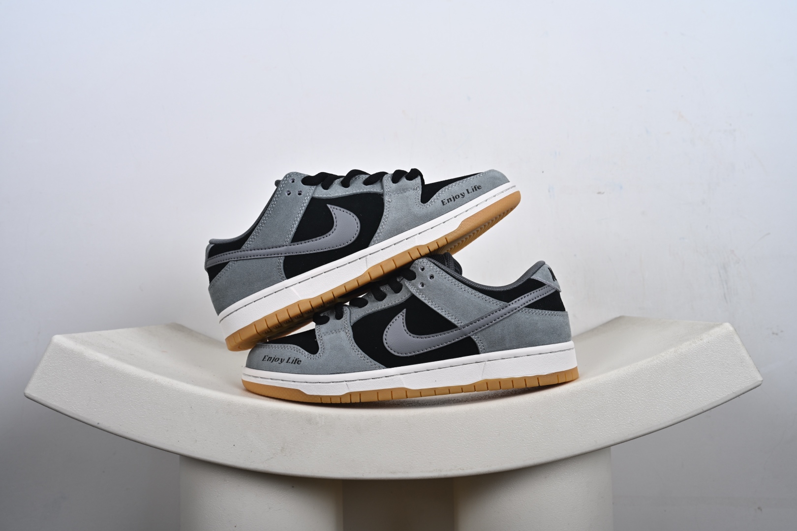 本地💰250优势放店
Nike Dunk SB “DARK SMOKE GREY” 影子灰 雾霾 灰黑
原装头层材料 独家版型蒸餾加工
帶來的是更好的视觉和脚感体验
大厂纯原品质出货 清洁度 电绣工艺
皮料切割干净无任何毛边 细节完美
货号:HF3063-001
尺码:40-46(半)-F6-F1