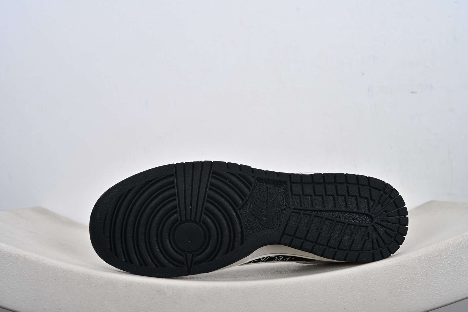 260 SB Dunk Low Dior联名 DN3168-021-Chinese UA Cheap High Quatity Brand Clothes Bags handbags Sneakers wholesale wholesaler seller from China Factory suppliers Fashion Clothing Shoes best Quality Beautiful Price 260 SB Dunk Low Dior联名 DN3168-021
