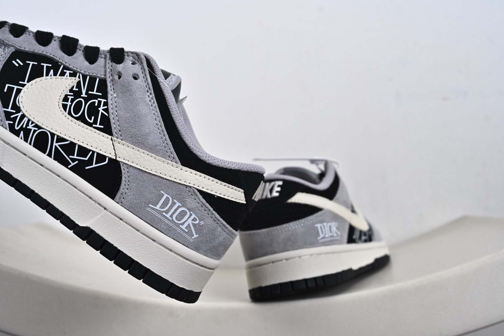 260 SB Dunk Low Dior联名 DN3168-021-Chinese UA Cheap High Quatity Brand Clothes Bags handbags Sneakers wholesale wholesaler seller from China Factory suppliers Fashion Clothing Shoes best Quality Beautiful Price 260 SB Dunk Low Dior联名 DN3168-021