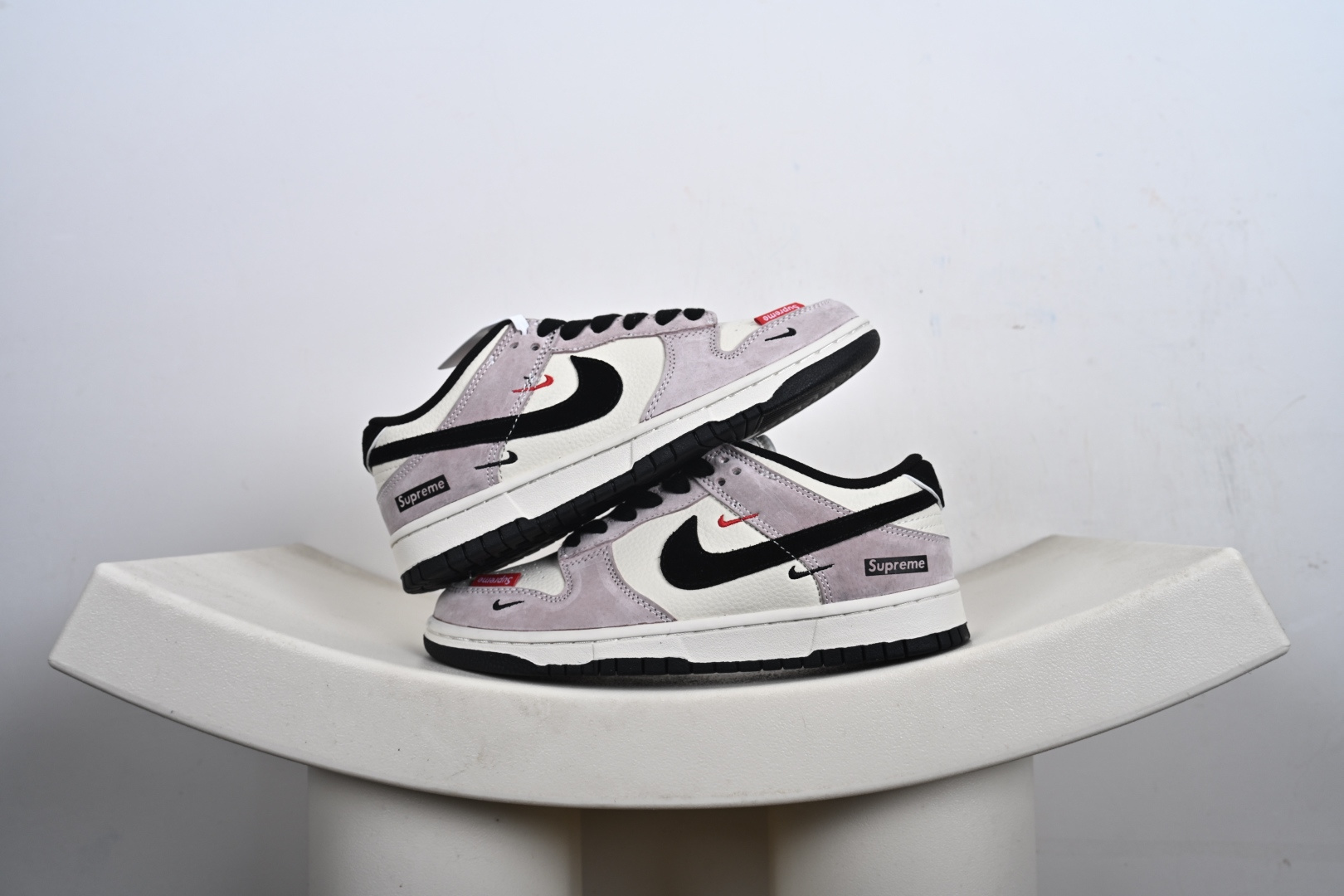 定制版 Nike SB Dunk Low“ Supreme联名—米灰黑猪八革” 周年高端定制 低帮休闲板鞋 DN3168-018 定制版 Nike SB Dunk Low“ Supreme联名—米灰黑猪八革” 周年高端定制 低帮休闲板鞋 DN3168-018