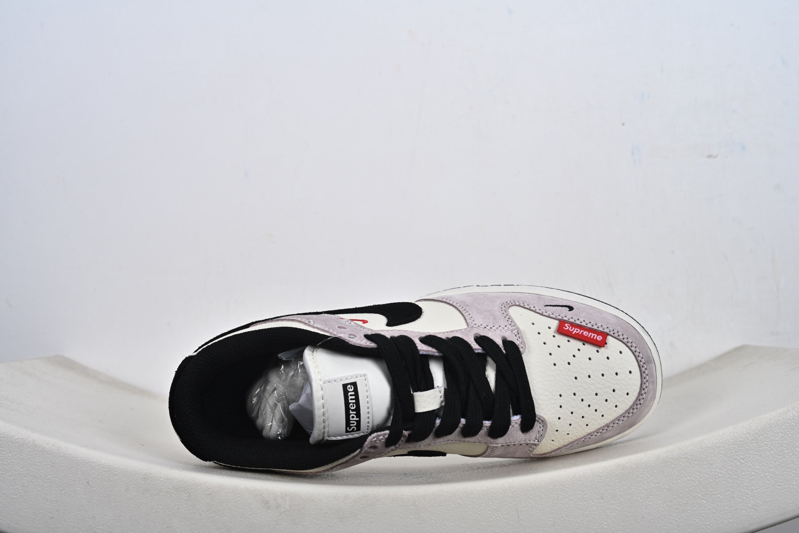 定制版 Nike SB Dunk Low“ Supreme联名—米灰黑猪八革” 周年高端定制 低帮休闲板鞋 DN3168-018 定制版 Nike SB Dunk Low“ Supreme联名—米灰黑猪八革” 周年高端定制 低帮休闲板鞋 DN3168-018