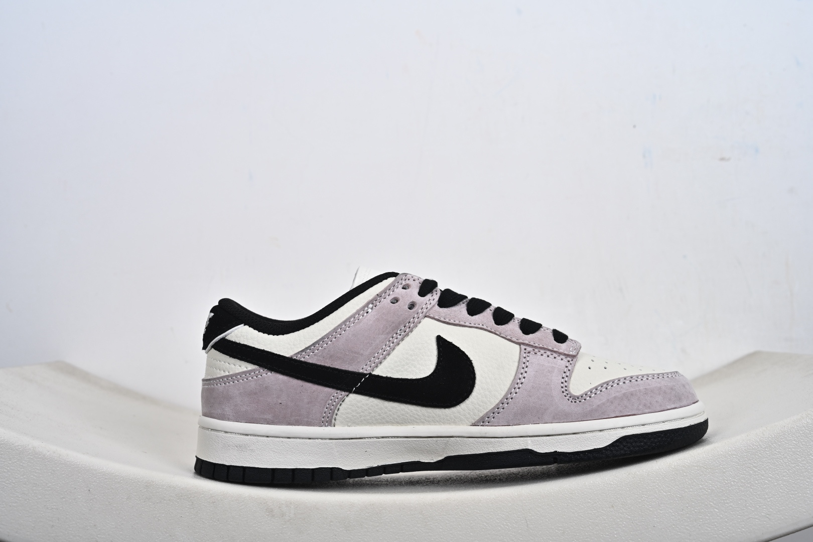 定制版 Nike SB Dunk Low“ Supreme联名—米灰黑猪八革” 周年高端定制 低帮休闲板鞋 DN3168-018 定制版 Nike SB Dunk Low“ Supreme联名—米灰黑猪八革” 周年高端定制 低帮休闲板鞋 DN3168-018