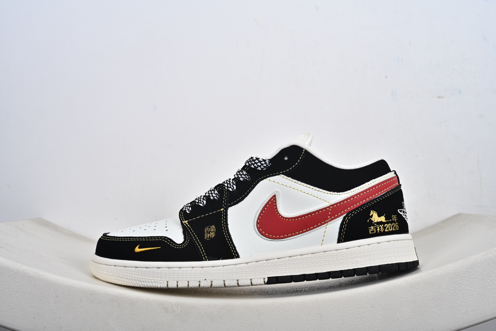 Nike Air Jordan 1 Low 马年限定 定制AJ联名-高端定制 低帮复古文化板鞋 LL8888-002 Nike Air Jordan 1 Low 马年限定 定制AJ联名-高端定制 低帮复古文化板鞋 LL8888-002