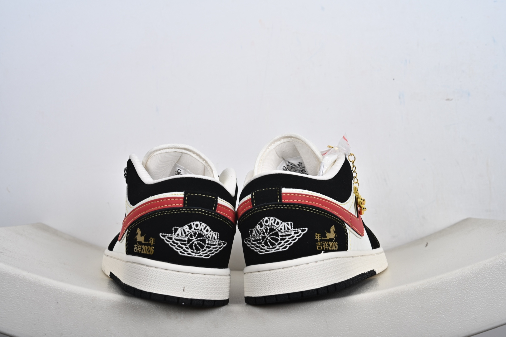 Nike Air Jordan 1 Low 马年限定 定制AJ联名-高端定制 低帮复古文化板鞋 LL8888-002 Nike Air Jordan 1 Low 马年限定 定制AJ联名-高端定制 低帮复古文化板鞋 LL8888-002