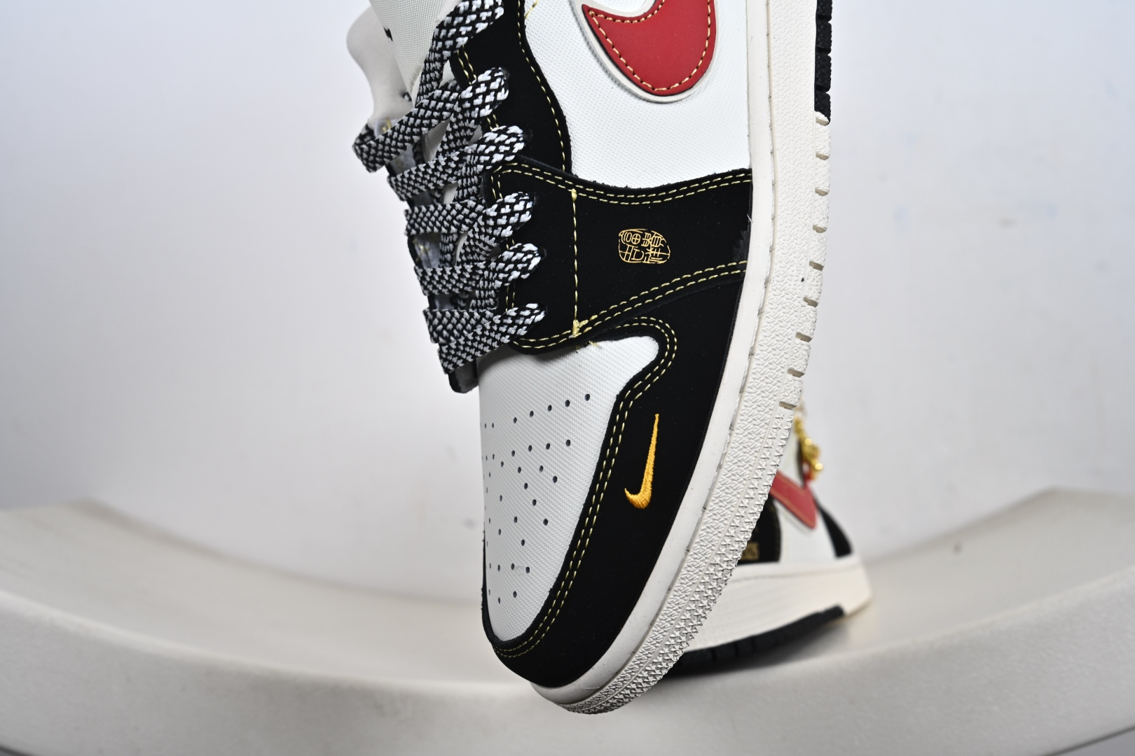 Nike Air Jordan 1 Low 马年限定 定制AJ联名-高端定制 低帮复古文化板鞋 LL8888-002 Nike Air Jordan 1 Low 马年限定 定制AJ联名-高端定制 低帮复古文化板鞋 LL8888-002