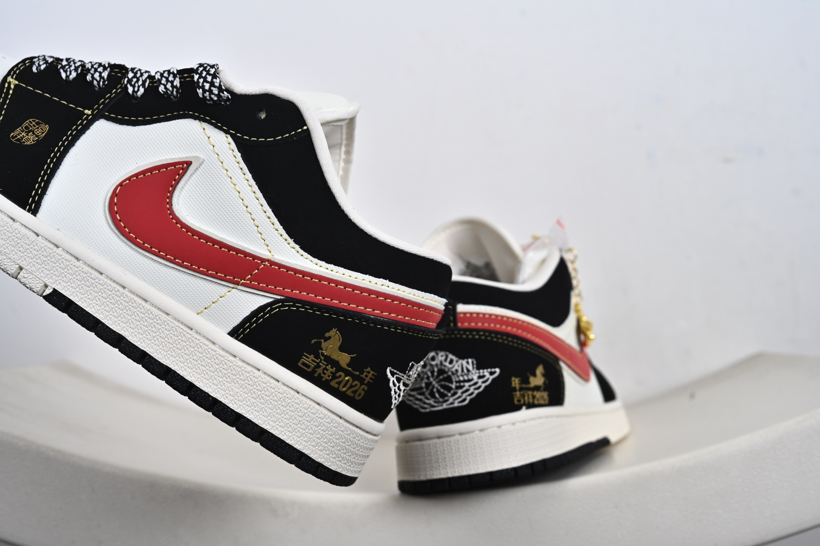 Nike Air Jordan 1 Low 马年限定 定制AJ联名-高端定制 低帮复古文化板鞋 LL8888-002 Nike Air Jordan 1 Low 马年限定 定制AJ联名-高端定制 低帮复古文化板鞋 LL8888-002