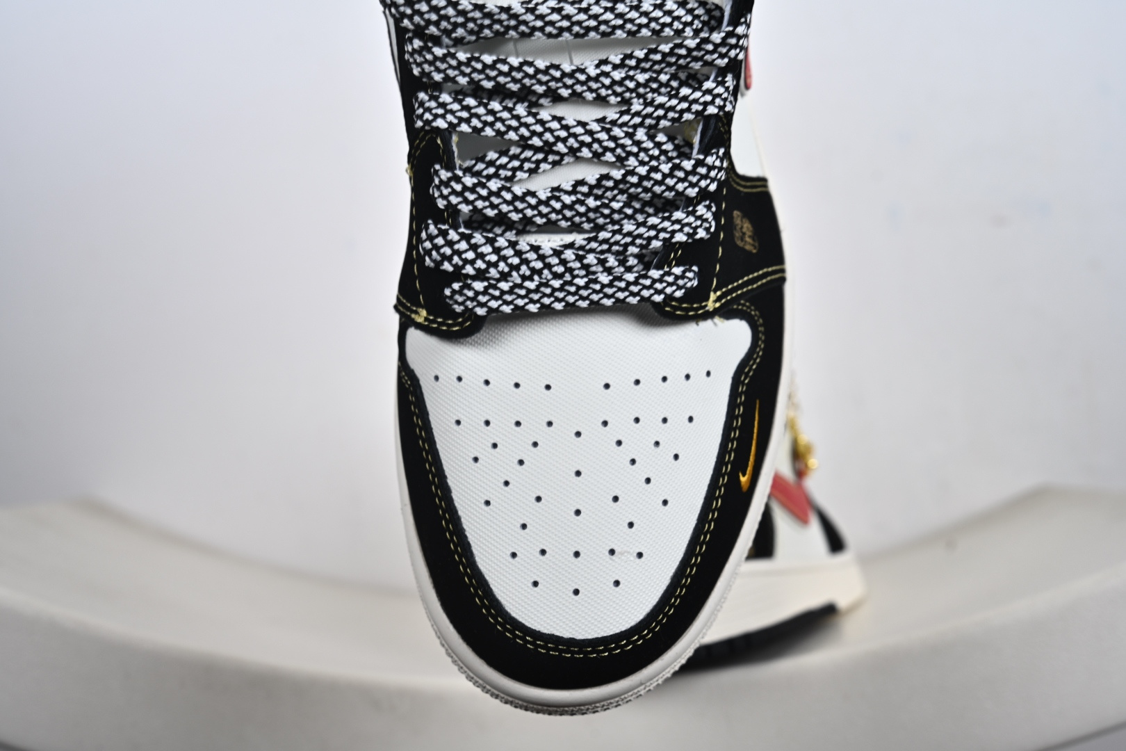 Nike Air Jordan 1 Low 马年限定 定制AJ联名-高端定制 低帮复古文化板鞋 LL8888-002 Nike Air Jordan 1 Low 马年限定 定制AJ联名-高端定制 低帮复古文化板鞋 LL8888-002
