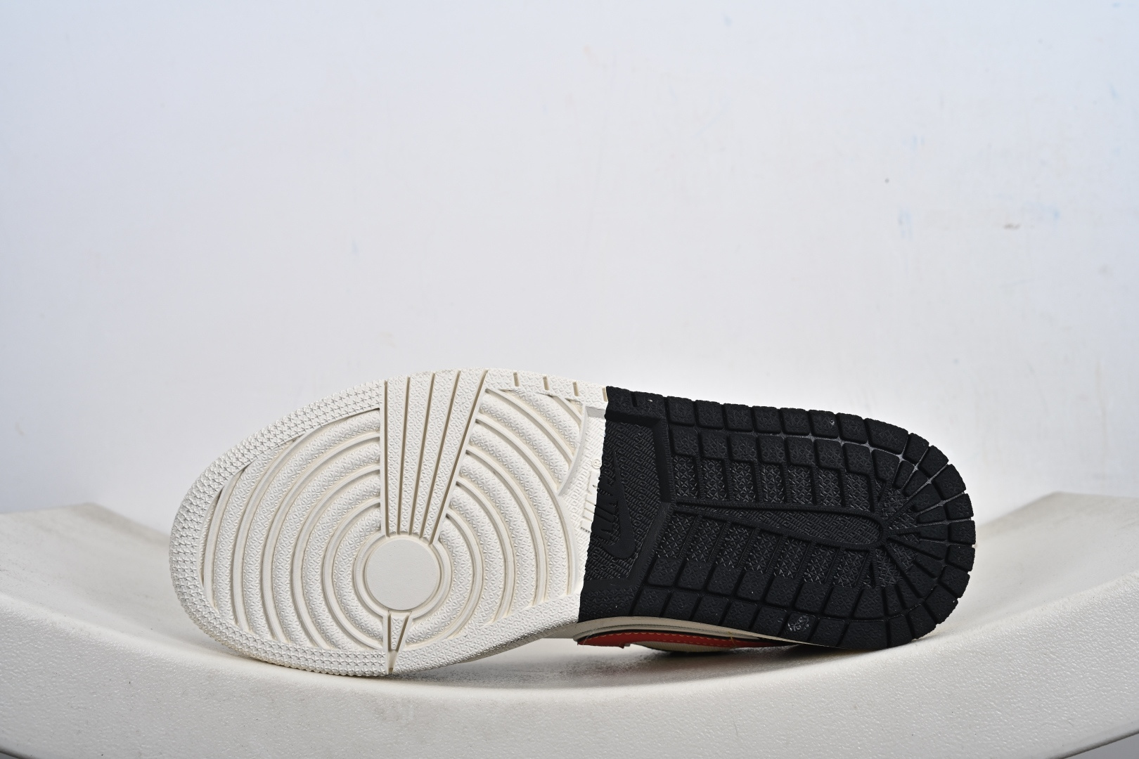 Nike Air Jordan 1 Low 马年限定 定制AJ联名-高端定制 低帮复古文化板鞋 LL8888-002 Nike Air Jordan 1 Low 马年限定 定制AJ联名-高端定制 低帮复古文化板鞋 LL8888-002