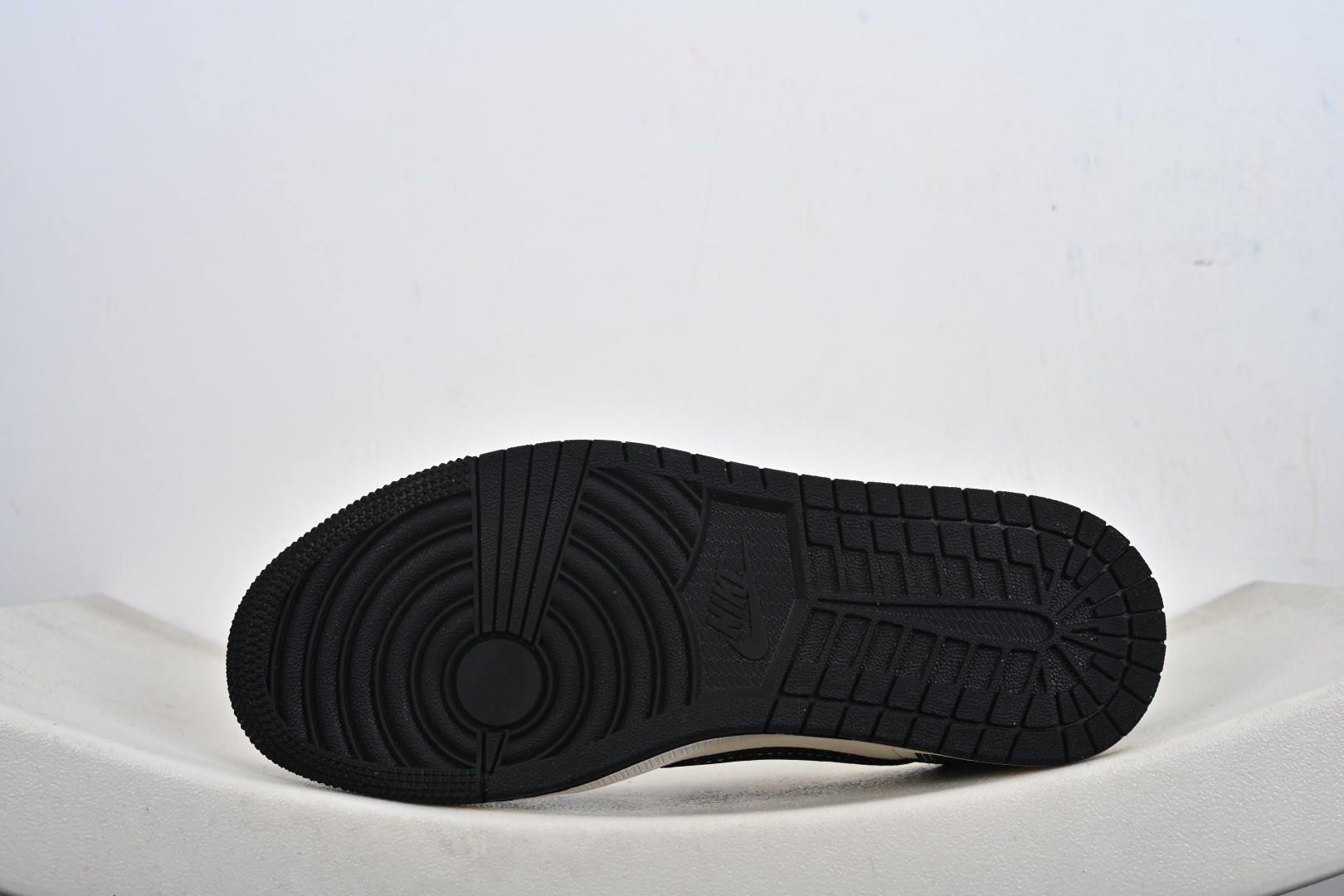 Nike Jordan Air Jordan倒勾定制 低帮 复古 减震 防滑 耐磨 篮球鞋 HS1239-001 Nike Jordan Air Jordan倒勾定制 低帮 复古 减震 防滑 耐磨 篮球鞋 HS1239-001