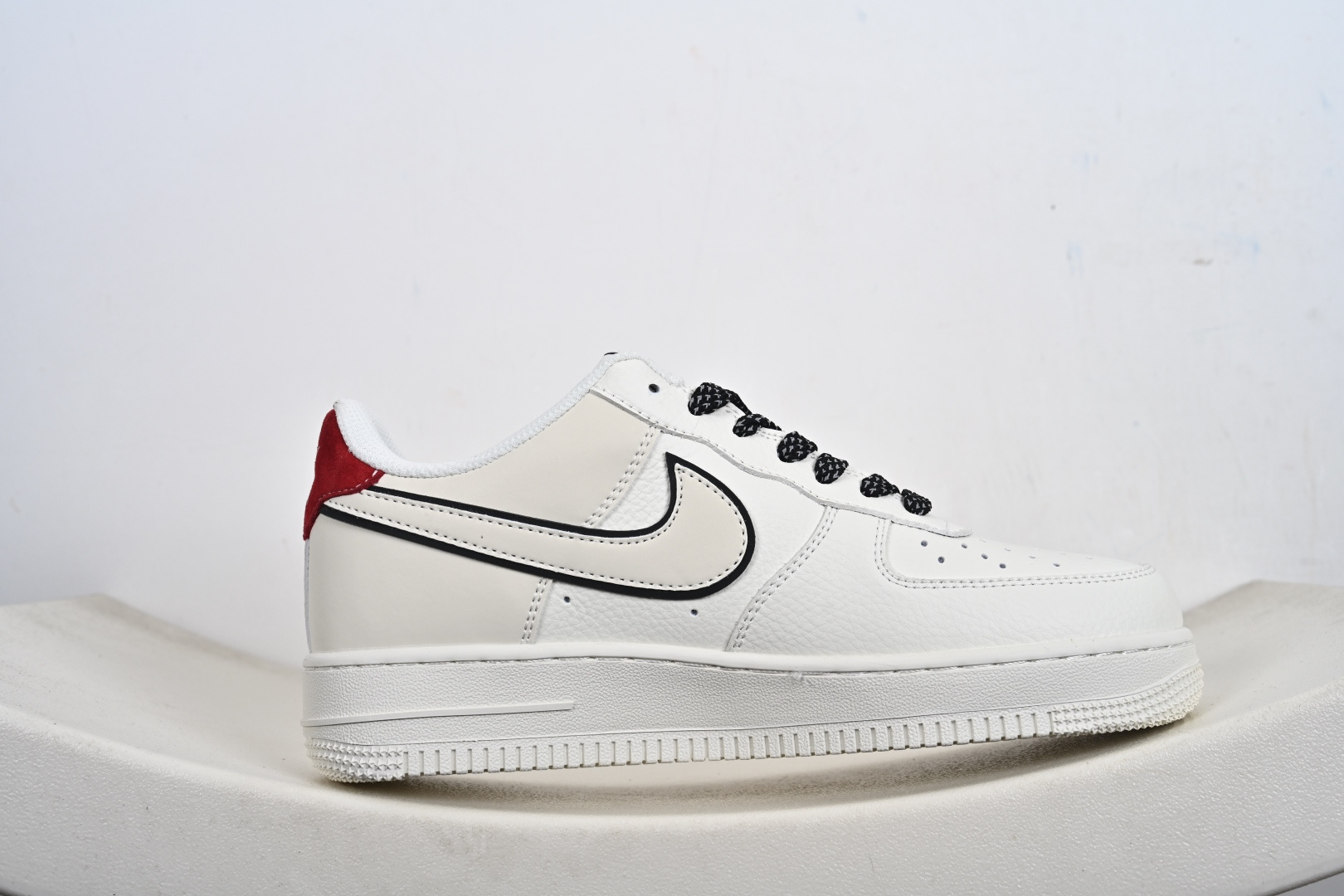 定制版 Air Force 1 ‘07 Low “NINE2026联名——米白红尾”空军一号 低帮 运动鞋 CS5288-059 定制版 Air Force 1 ‘07 Low “NINE2026联名——米白红尾”空军一号 低帮 运动鞋 CS5288-059