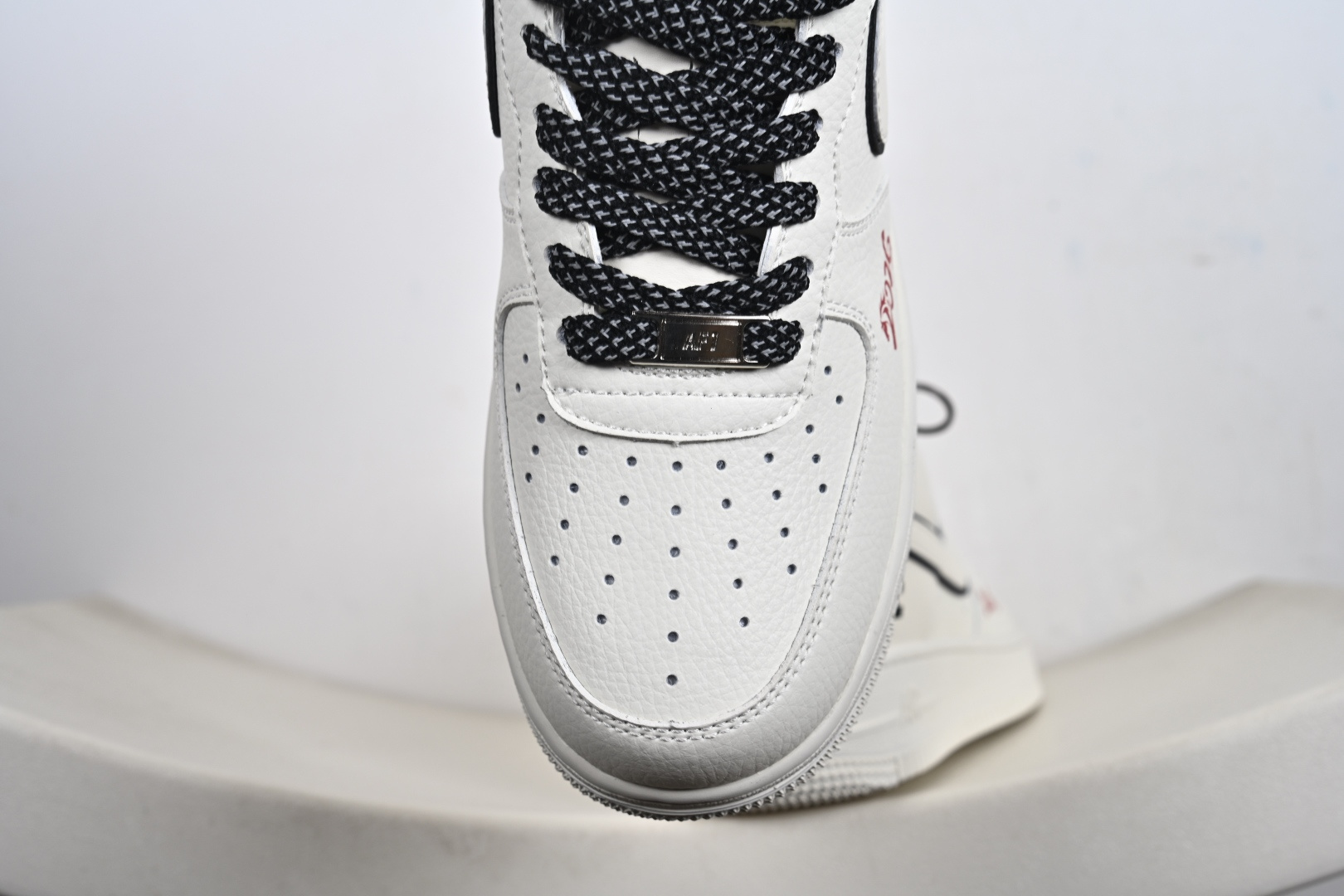 定制版 Air Force 1 ‘07 Low “NINE2026联名——米白红尾”空军一号 低帮 运动鞋 CS5288-059 定制版 Air Force 1 ‘07 Low “NINE2026联名——米白红尾”空军一号 低帮 运动鞋 CS5288-059