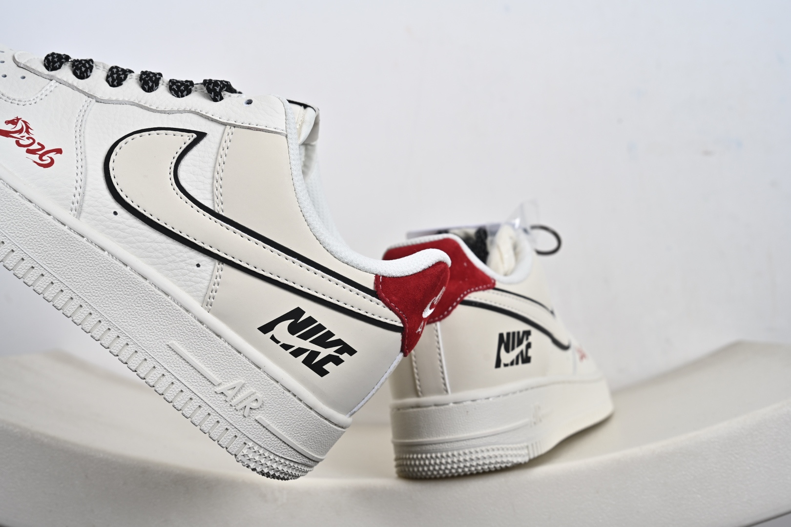 定制版 Air Force 1 ‘07 Low “NINE2026联名——米白红尾”空军一号 低帮 运动鞋 CS5288-059 定制版 Air Force 1 ‘07 Low “NINE2026联名——米白红尾”空军一号 低帮 运动鞋 CS5288-059