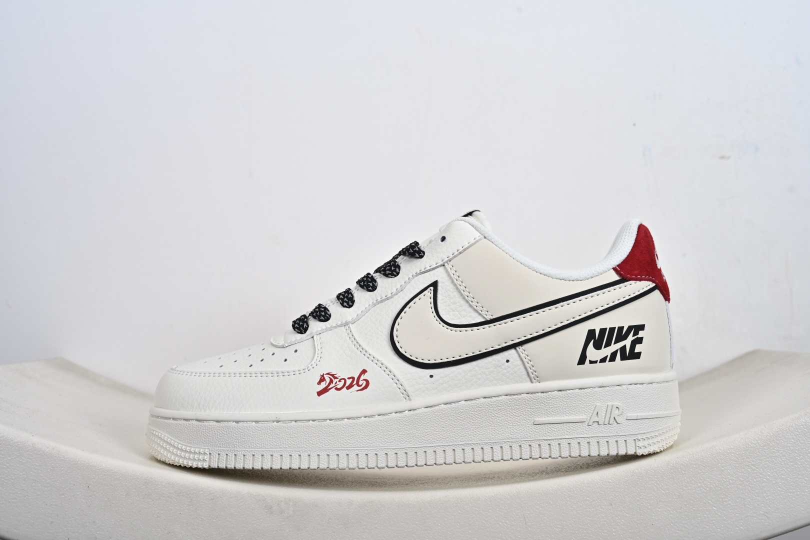 定制版 Air Force 1 ‘07 Low “NINE2026联名——米白红尾”空军一号 低帮 运动鞋 CS5288-059 定制版 Air Force 1 ‘07 Low “NINE2026联名——米白红尾”空军一号 低帮 运动鞋 CS5288-059