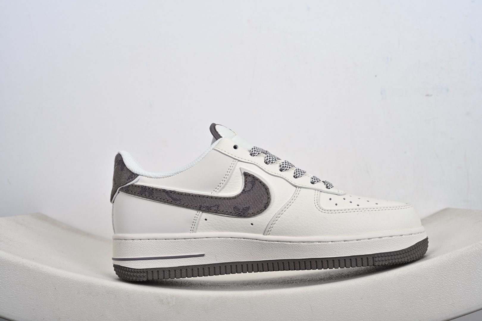 Nike Air Force1 07 low 联名款 SM6668-128 Nike Air Force1 07 low 联名款 SM6668-128