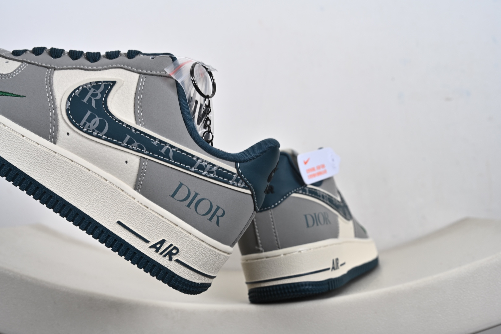 240 Nike Air Force 1 Low 07 x DIOR 灰白小勾 DD1982-313-Chinese UA Cheap High Quatity Brand Clothes Bags handbags Sneakers wholesale wholesaler seller from China Factory suppliers Fashion Clothing Shoes best Quality Beautiful Price 240 Nike Air Force 1 Low 07 x DIOR 灰白小勾 DD1982-313