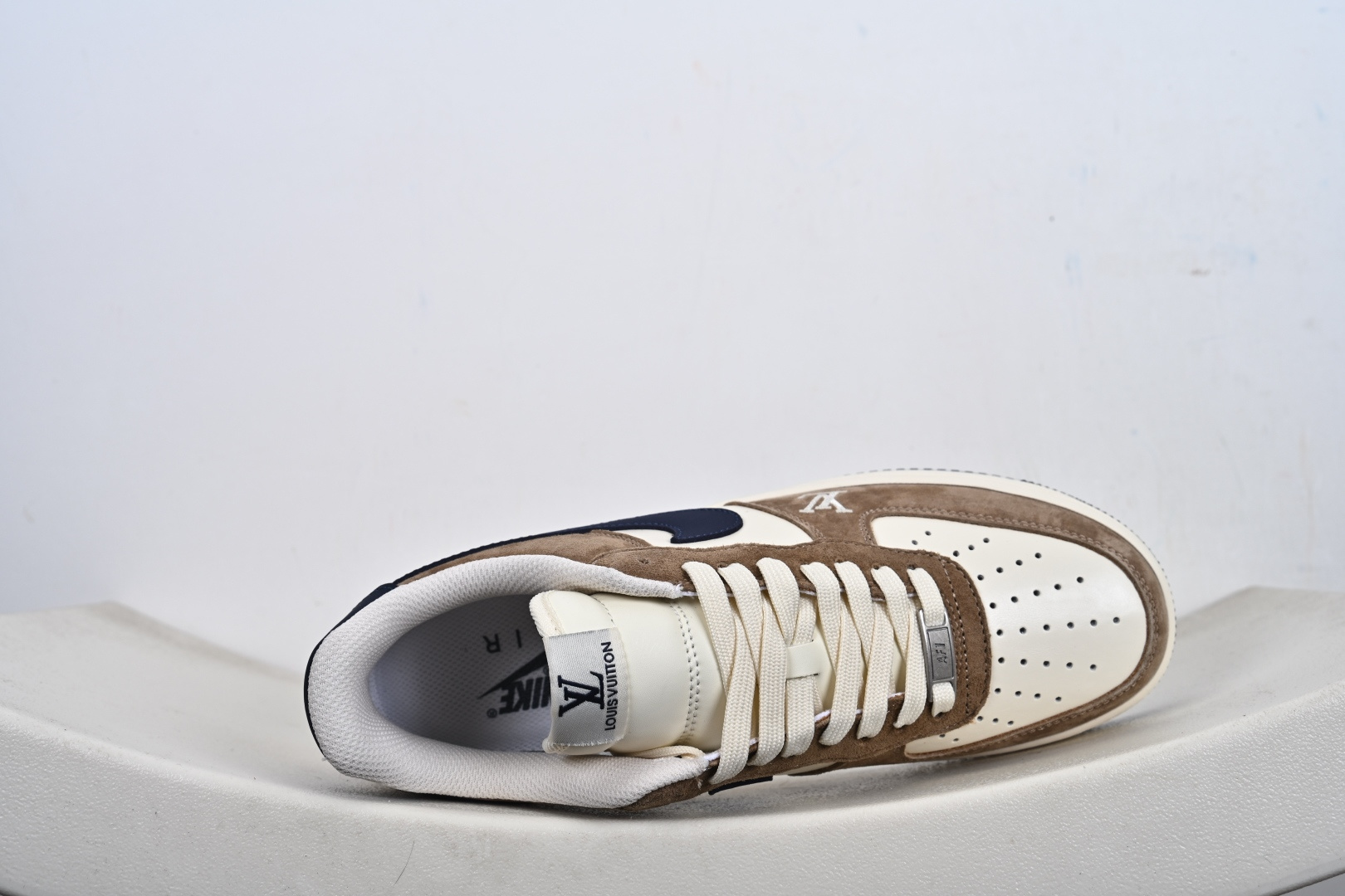 定制版 NIke Air Force 1 '07 Low “LV联名--米棕藏蓝” 空军一号低帮 运动鞋 休闲鞋 NH0601-589 定制版 NIke Air Force 1 '07 Low “LV联名--米棕藏蓝” 空军一号低帮 运动鞋 休闲鞋 NH0601-589
