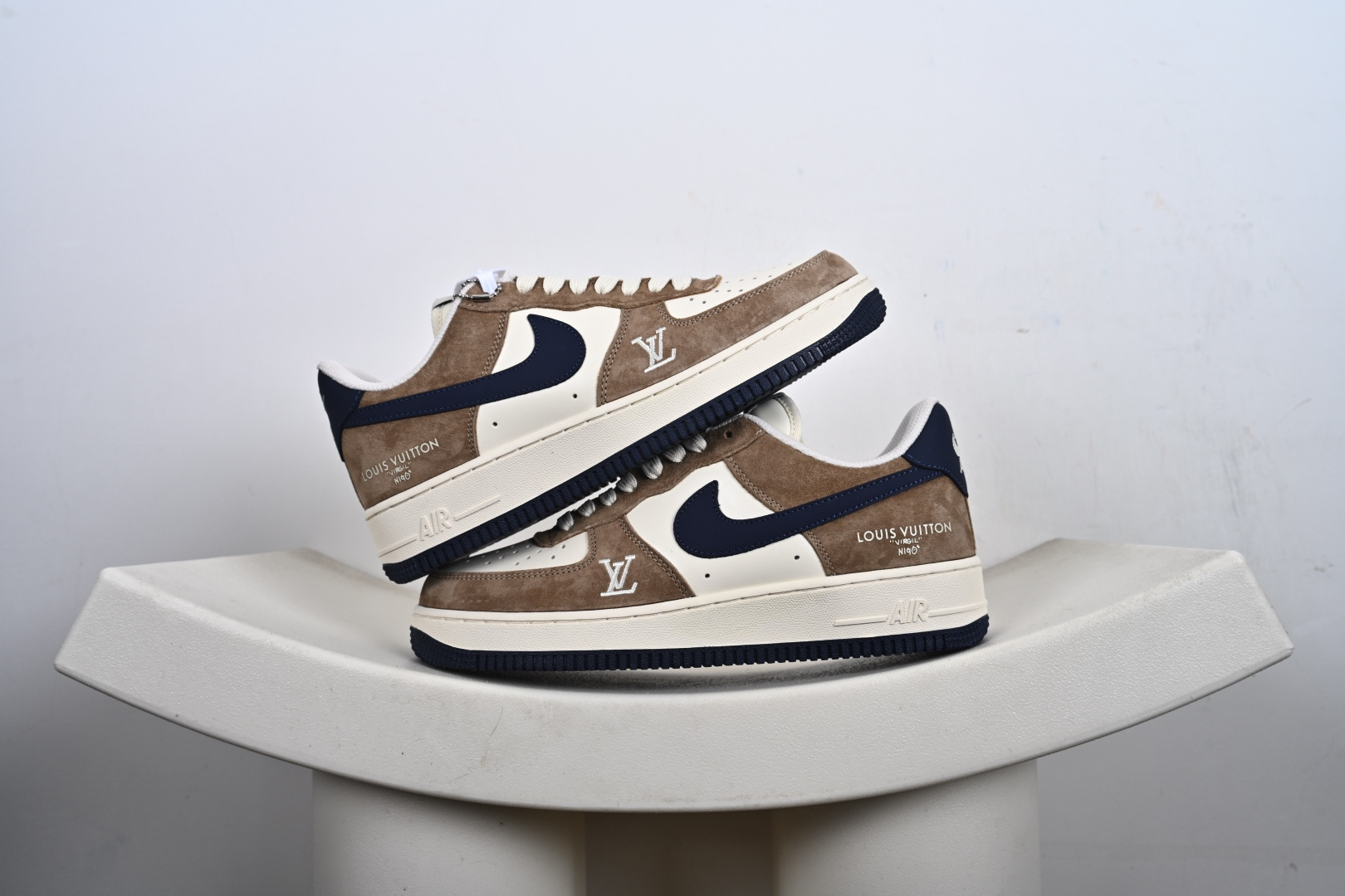 定制版 NIke Air Force 1 ’07 Low “LV联名–米棕藏蓝” 空军一号低帮 运动鞋 休闲鞋 NH0601-589 定制版 NIke Air Force 1 ’07 Low “LV联名–米棕藏蓝” 空军一号低帮 运动鞋 休闲鞋 NH0601-589
