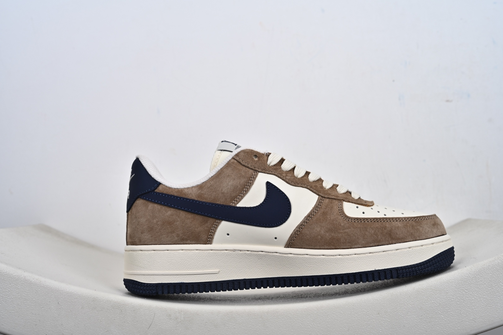 定制版 NIke Air Force 1 '07 Low “LV联名--米棕藏蓝” 空军一号低帮 运动鞋 休闲鞋 NH0601-589 定制版 NIke Air Force 1 '07 Low “LV联名--米棕藏蓝” 空军一号低帮 运动鞋 休闲鞋 NH0601-589