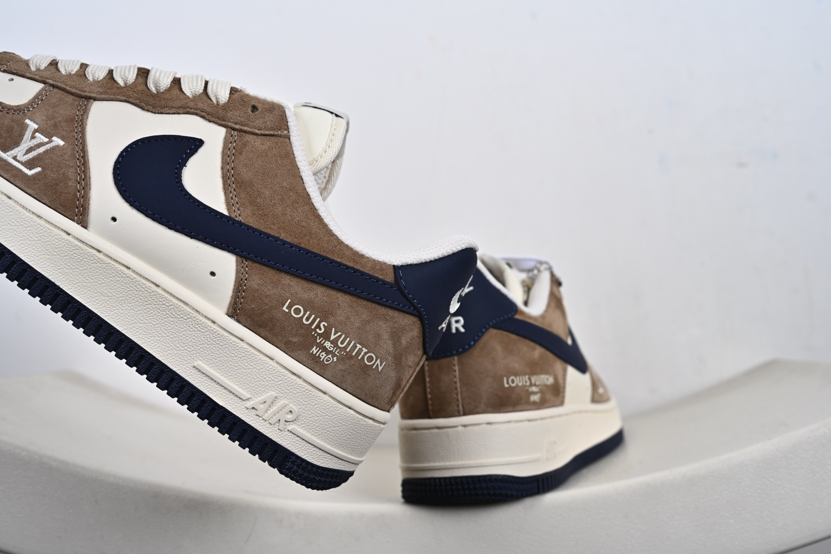 定制版 NIke Air Force 1 '07 Low “LV联名--米棕藏蓝” 空军一号低帮 运动鞋 休闲鞋 NH0601-589 定制版 NIke Air Force 1 '07 Low “LV联名--米棕藏蓝” 空军一号低帮 运动鞋 休闲鞋 NH0601-589