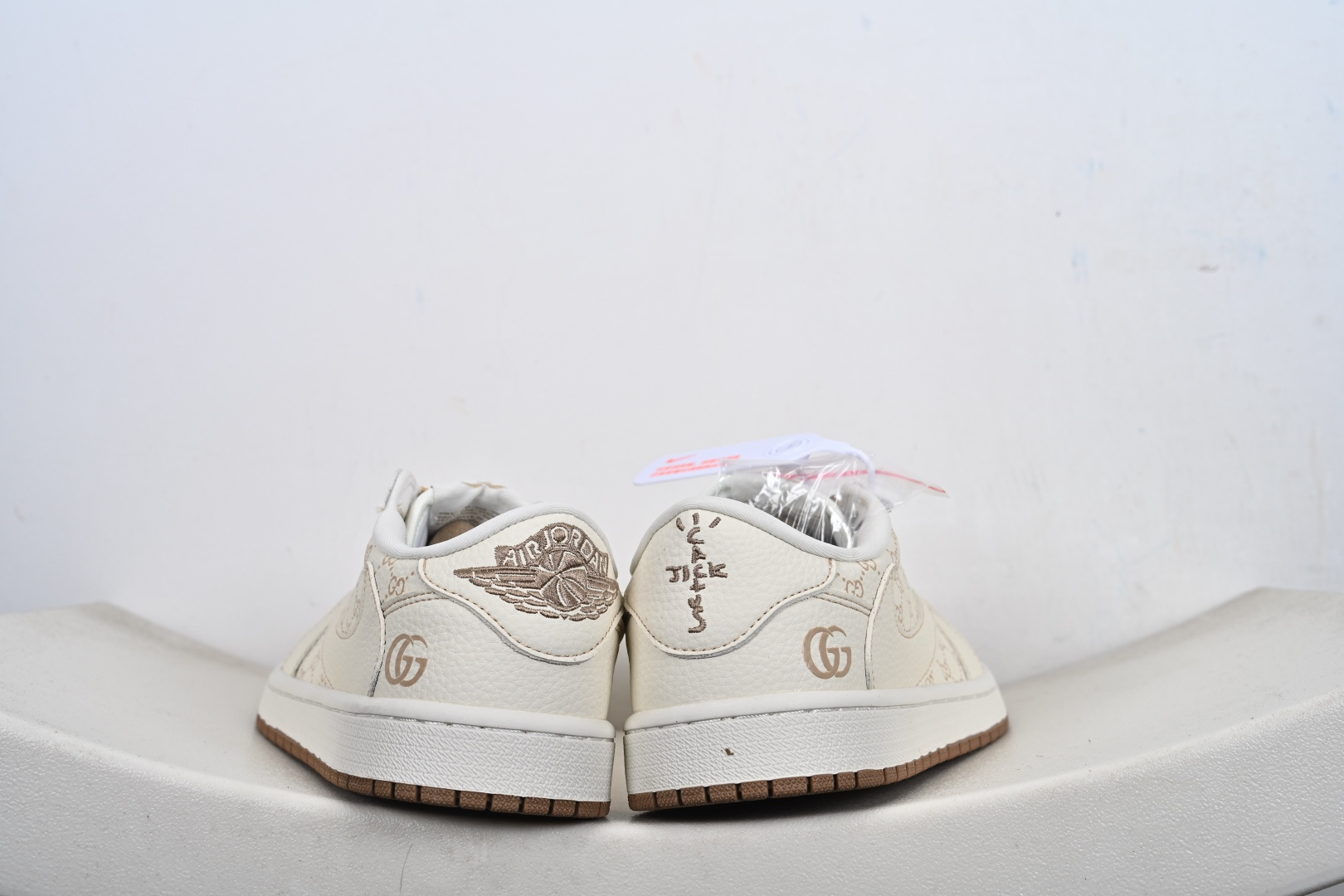 260 Nike Air Jordan 1 x Travis Scott AJ1倒勾 乔一倒钩 ‘DIY’定制 耐克 低帮文化篮球鞋 LD2028-066-Chinese UA Cheap High Quatity Brand Clothes Bags handbags Sneakers wholesale wholesaler seller from China Factory suppliers Fashion Clothing Shoes best Quality Beautiful Price 260 Nike Air Jordan 1 x Travis Scott AJ1倒勾 乔一倒钩 ‘DIY’定制 耐克 低帮文化篮球鞋 LD2028-066