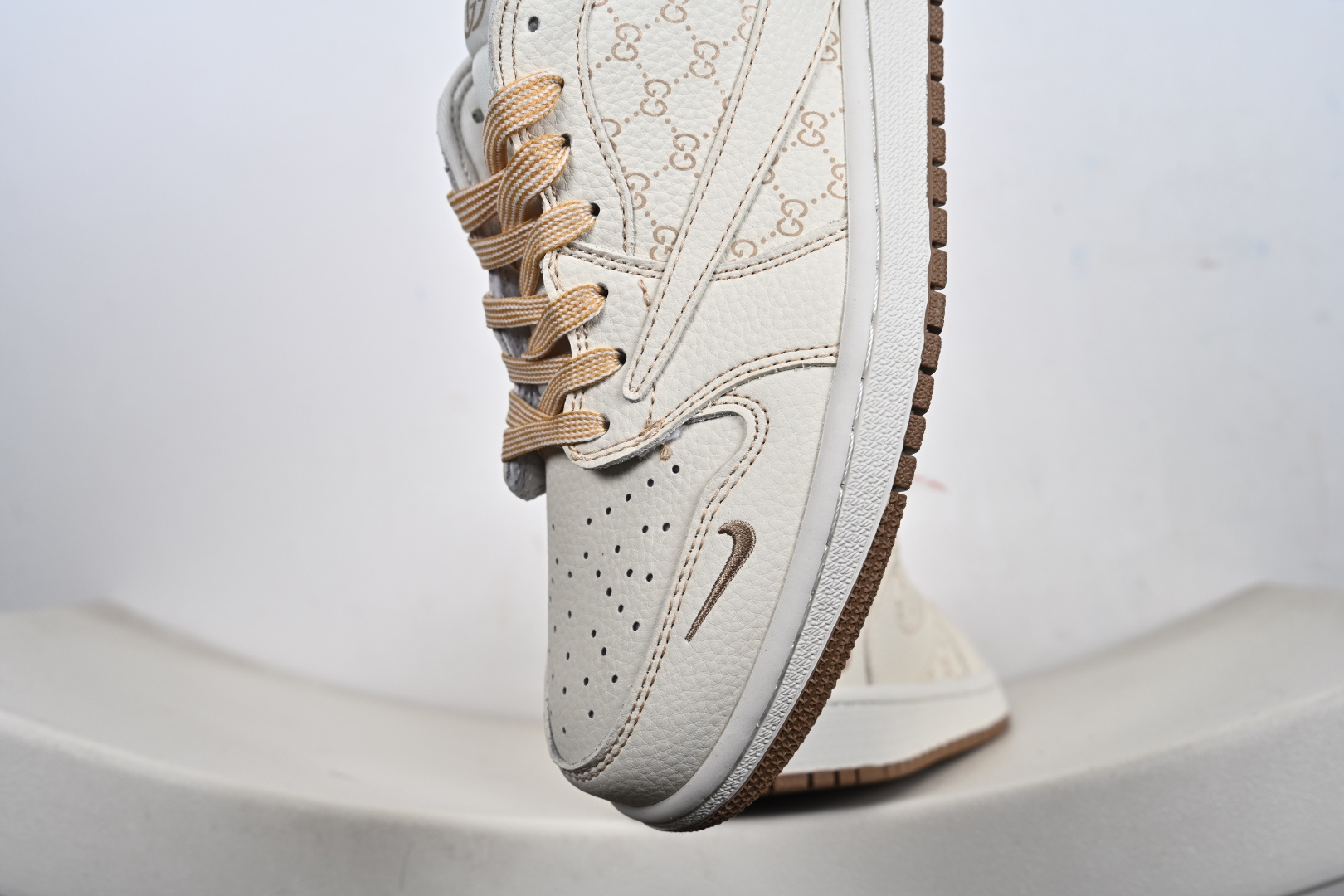 260 Nike Air Jordan 1 x Travis Scott AJ1倒勾 乔一倒钩 ‘DIY’定制 耐克 低帮文化篮球鞋 LD2028-066-Chinese UA Cheap High Quatity Brand Clothes Bags handbags Sneakers wholesale wholesaler seller from China Factory suppliers Fashion Clothing Shoes best Quality Beautiful Price 260 Nike Air Jordan 1 x Travis Scott AJ1倒勾 乔一倒钩 ‘DIY’定制 耐克 低帮文化篮球鞋 LD2028-066