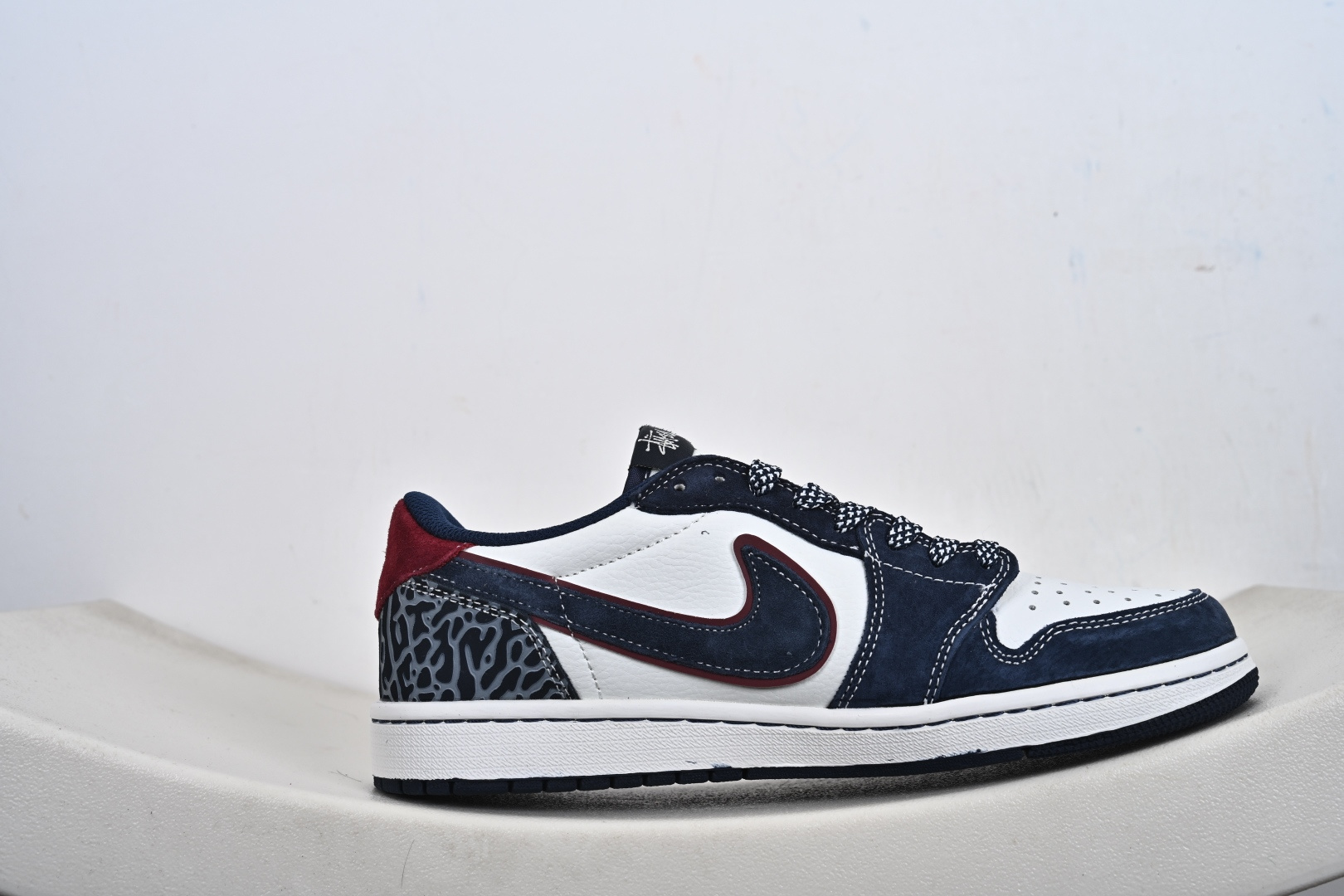 Nike Air Jordan 1 x Travis Scott AJ1倒勾 乔一倒钩 ‘DIY’定制 耐克 低帮文化篮球鞋 DZ5899-039 Nike Air Jordan 1 x Travis Scott AJ1倒勾 乔一倒钩 ‘DIY’定制 耐克 低帮文化篮球鞋 DZ5899-039