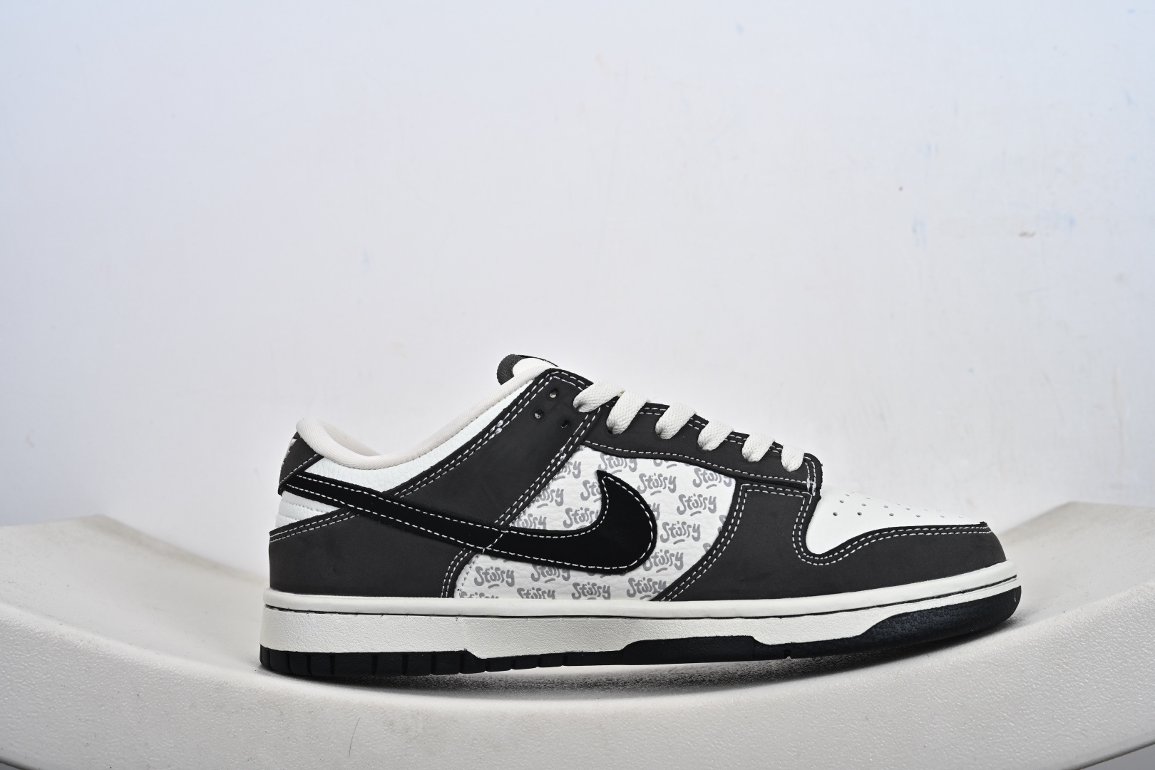 260 Nike SB Dunk Low 斯图西联名 白灰 高端定制 低帮休闲板鞋 YF9511-914-Chinese UA Cheap High Quatity Brand Clothes Bags handbags Sneakers wholesale wholesaler seller from China Factory suppliers Fashion Clothing Shoes best Quality Beautiful Price 260 Nike SB Dunk Low 斯图西联名 白灰 高端定制 低帮休闲板鞋 YF9511-914