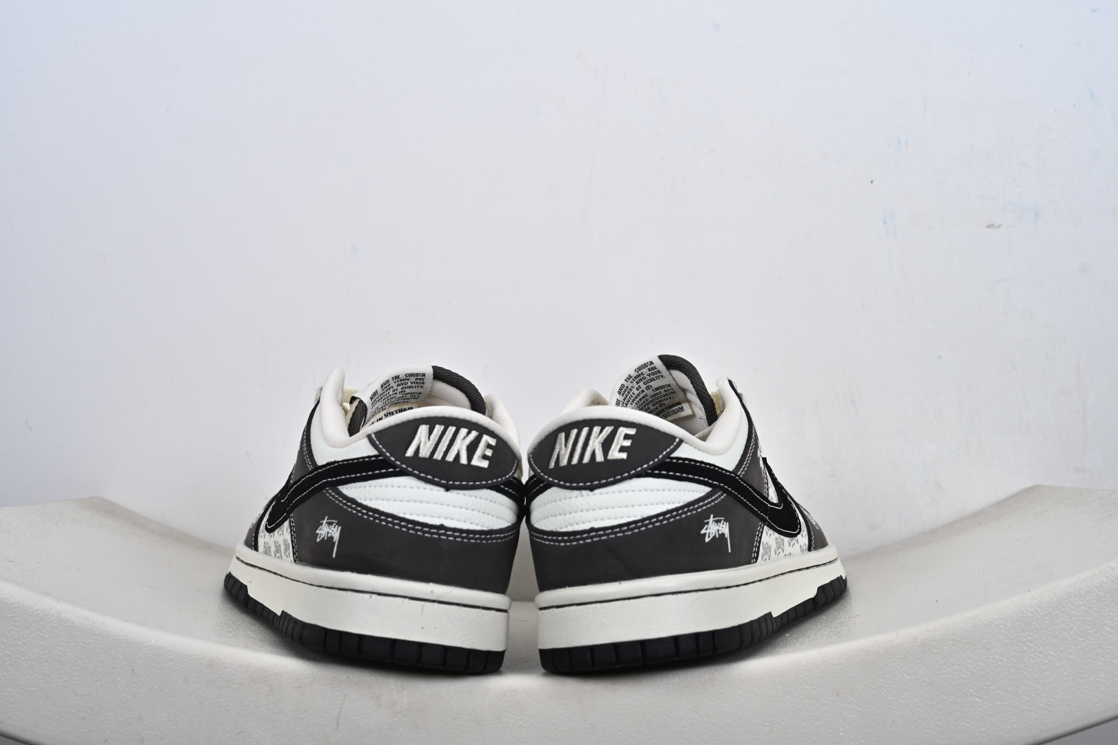 260 Nike SB Dunk Low 斯图西联名 白灰 高端定制 低帮休闲板鞋 YF9511-914-Chinese UA Cheap High Quatity Brand Clothes Bags handbags Sneakers wholesale wholesaler seller from China Factory suppliers Fashion Clothing Shoes best Quality Beautiful Price 260 Nike SB Dunk Low 斯图西联名 白灰 高端定制 低帮休闲板鞋 YF9511-914