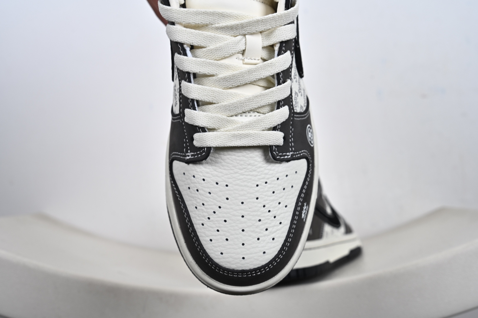 260 Nike SB Dunk Low 斯图西联名 白灰 高端定制 低帮休闲板鞋 YF9511-914-Chinese UA Cheap High Quatity Brand Clothes Bags handbags Sneakers wholesale wholesaler seller from China Factory suppliers Fashion Clothing Shoes best Quality Beautiful Price 260 Nike SB Dunk Low 斯图西联名 白灰 高端定制 低帮休闲板鞋 YF9511-914